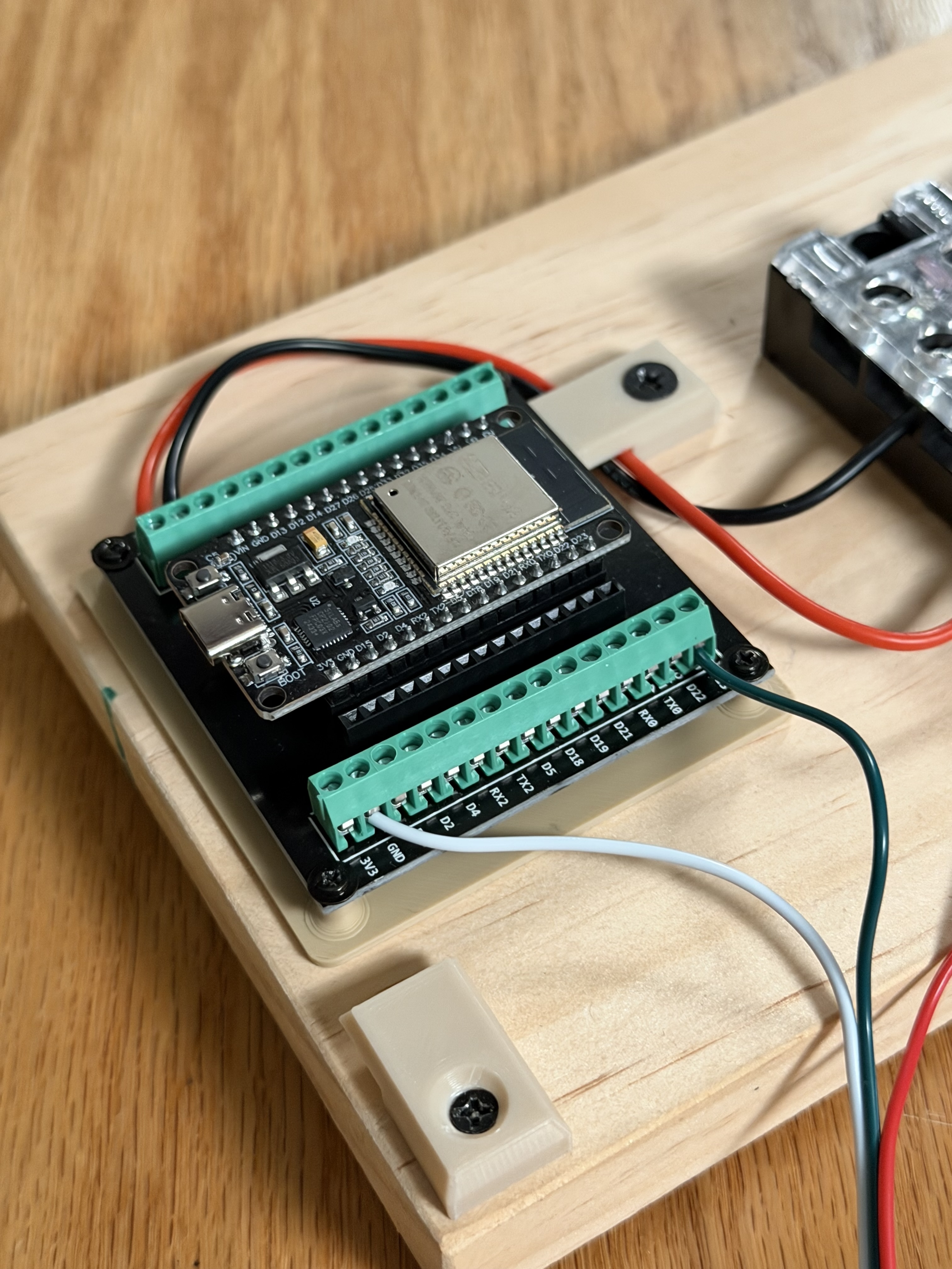 ESP32 30-Pin Terminal Adapter Mount / Breakout Holder