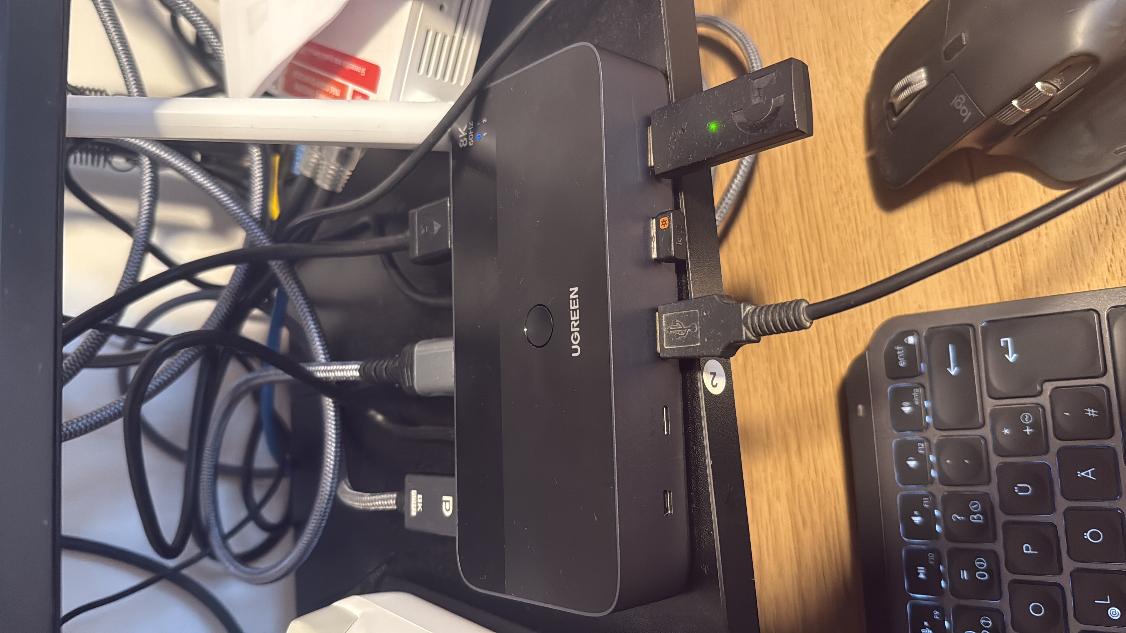 KVM Switch 8k 60hz - Desk mount