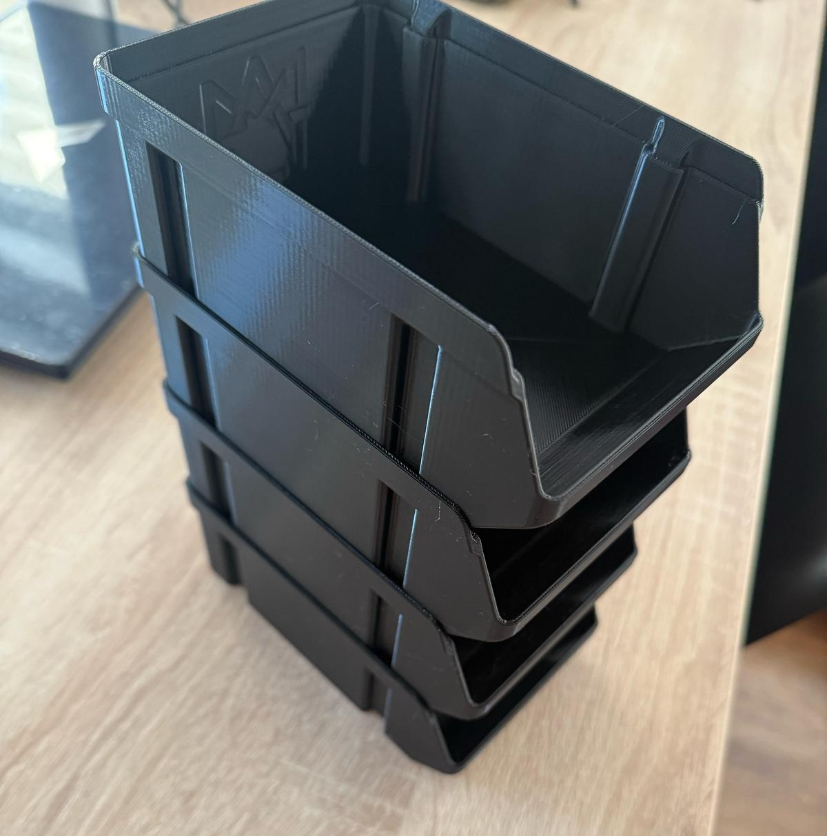 Stackable box 100x160x63