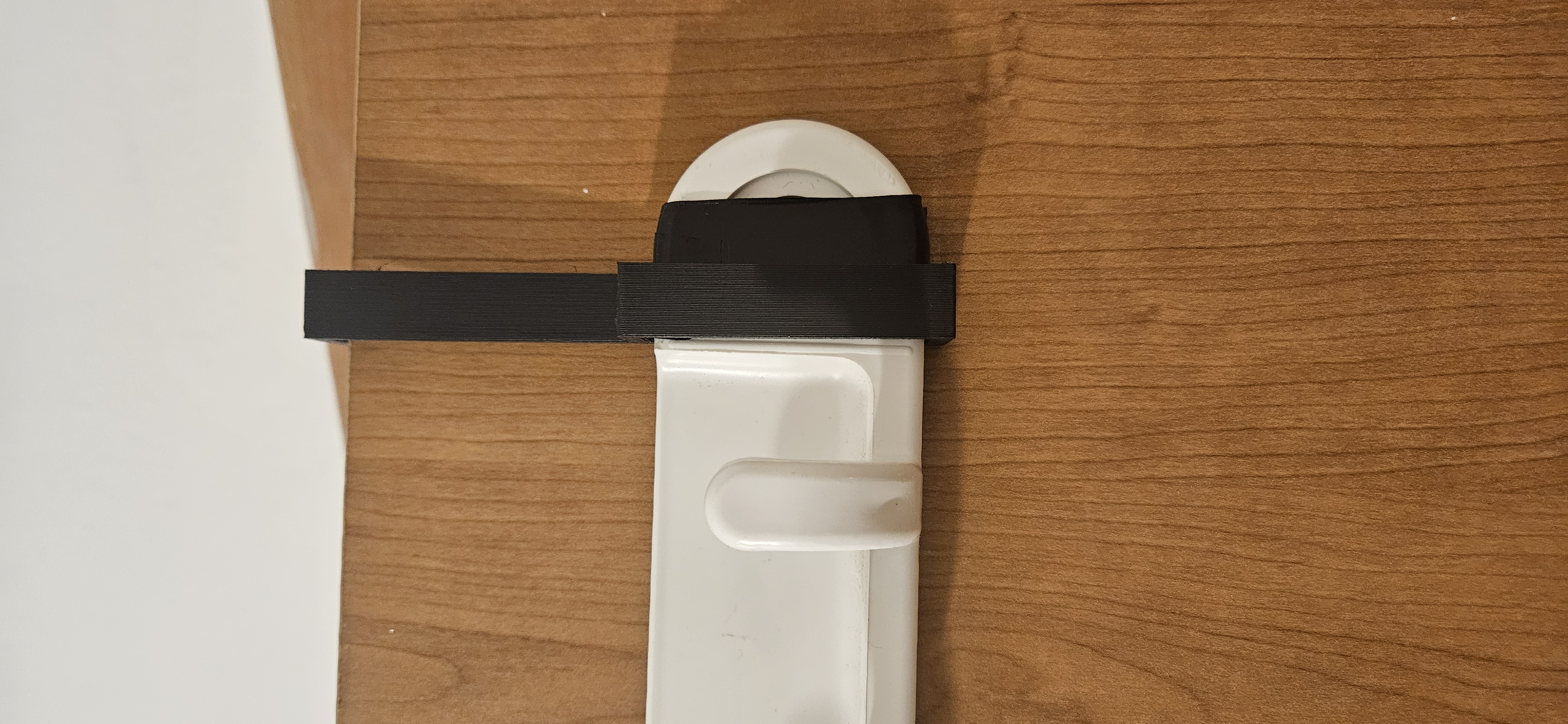 Replacement bracket for door towel hangar