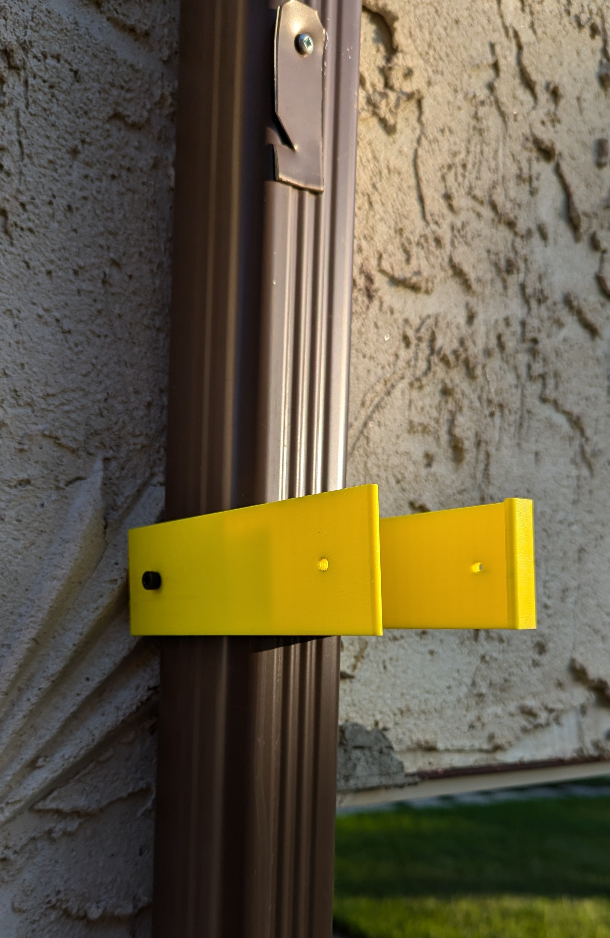 Miniatura 2 do modelo 3D Down Spout Support Clamp