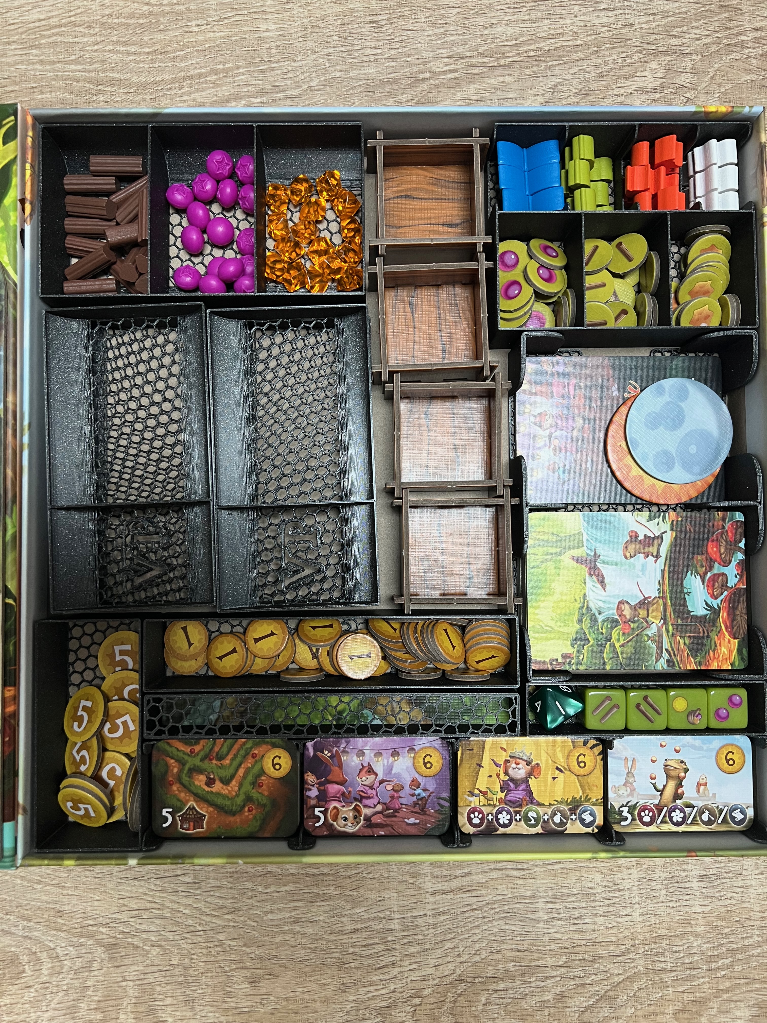 My lil Everdell insert