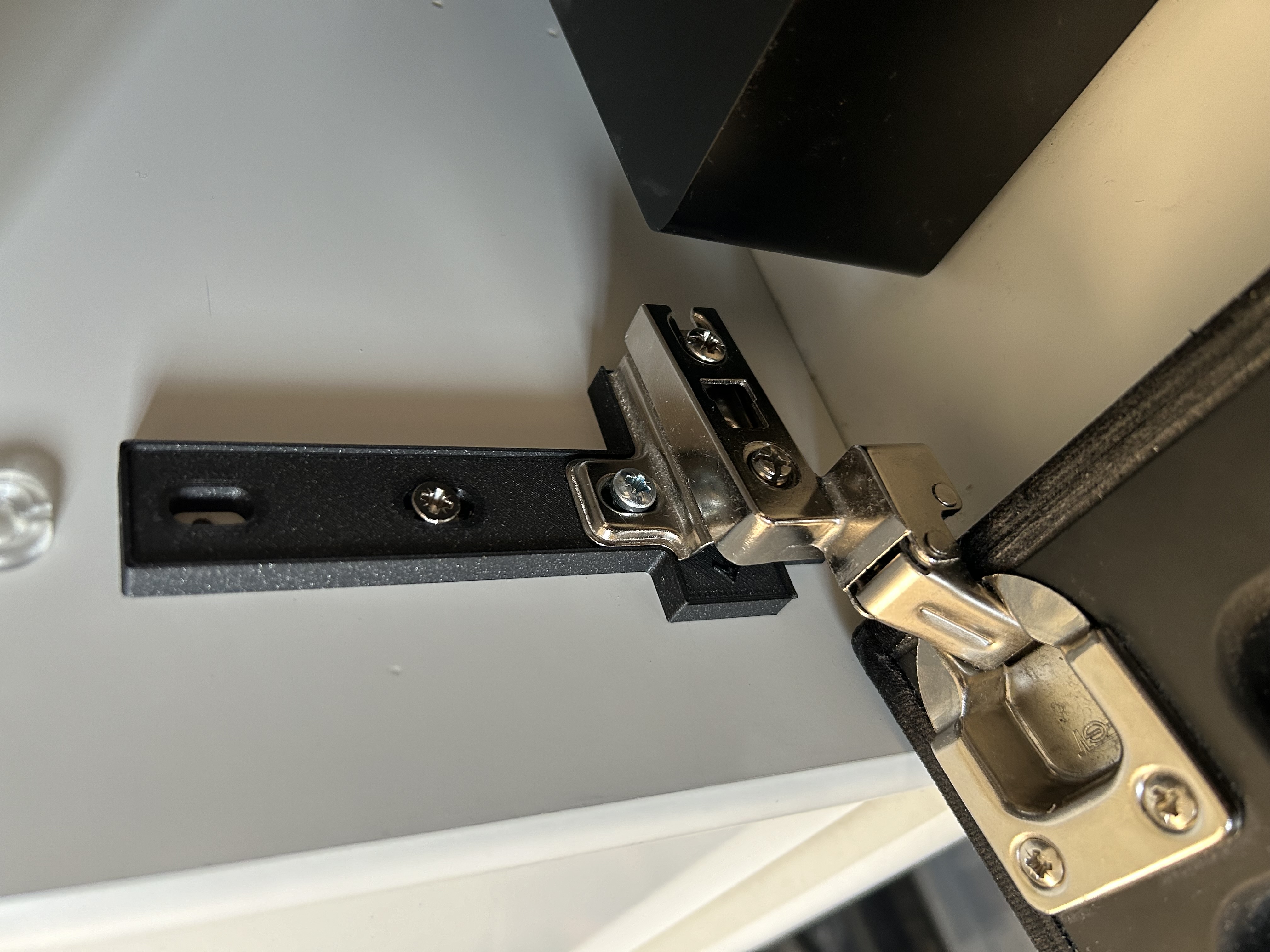 Mistral TV bench door mounts