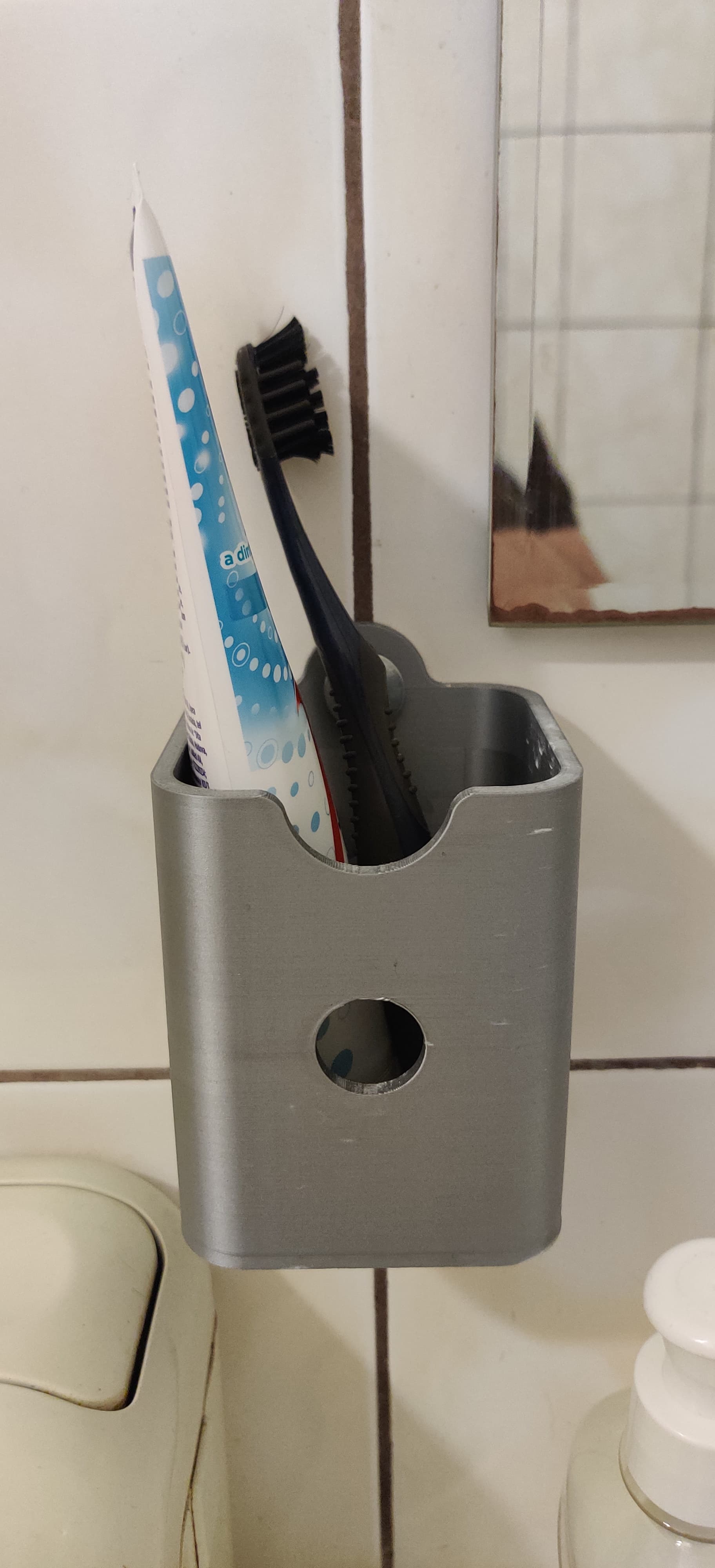 shelves and holder for a toothbrush and toothpaste — miniatura 2