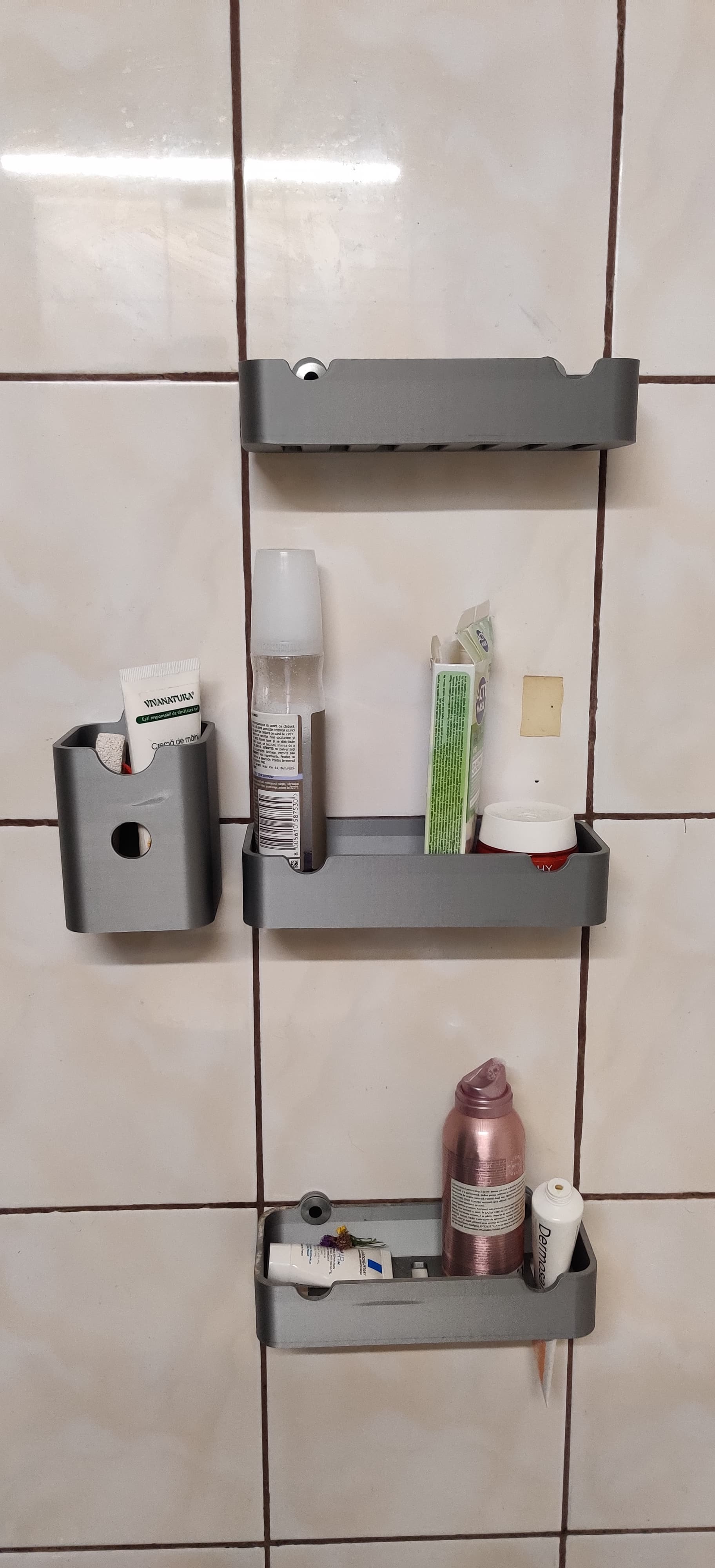 shelves and holder for a toothbrush and toothpaste — miniatura 3
