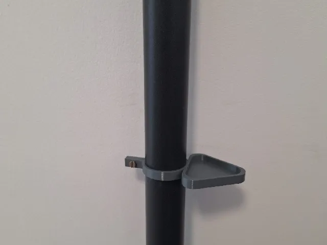Držák BT reproduktoru na tyč slunečníku / BT speaker holder on parasol pole
