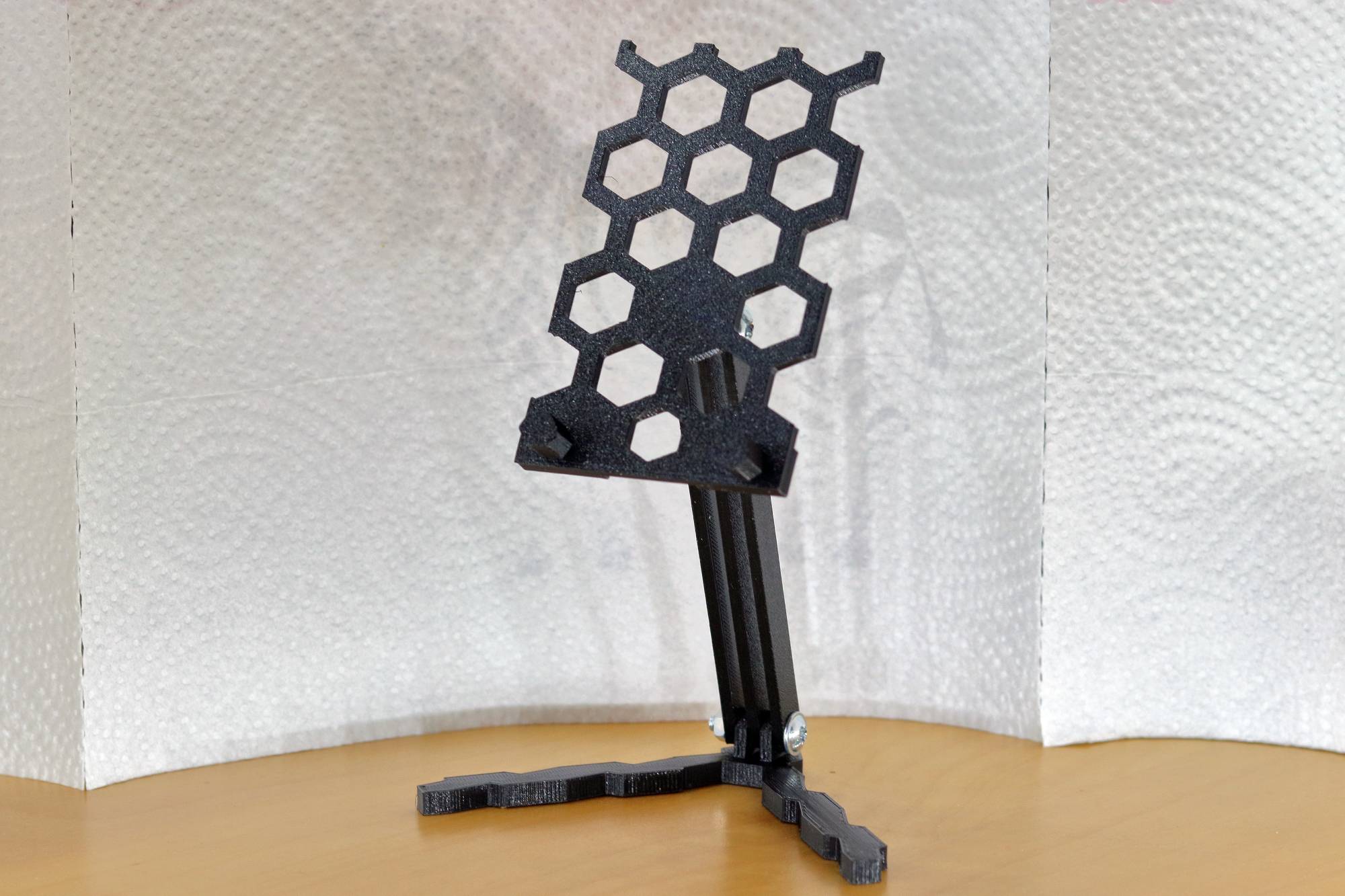 Hexagon phone holder