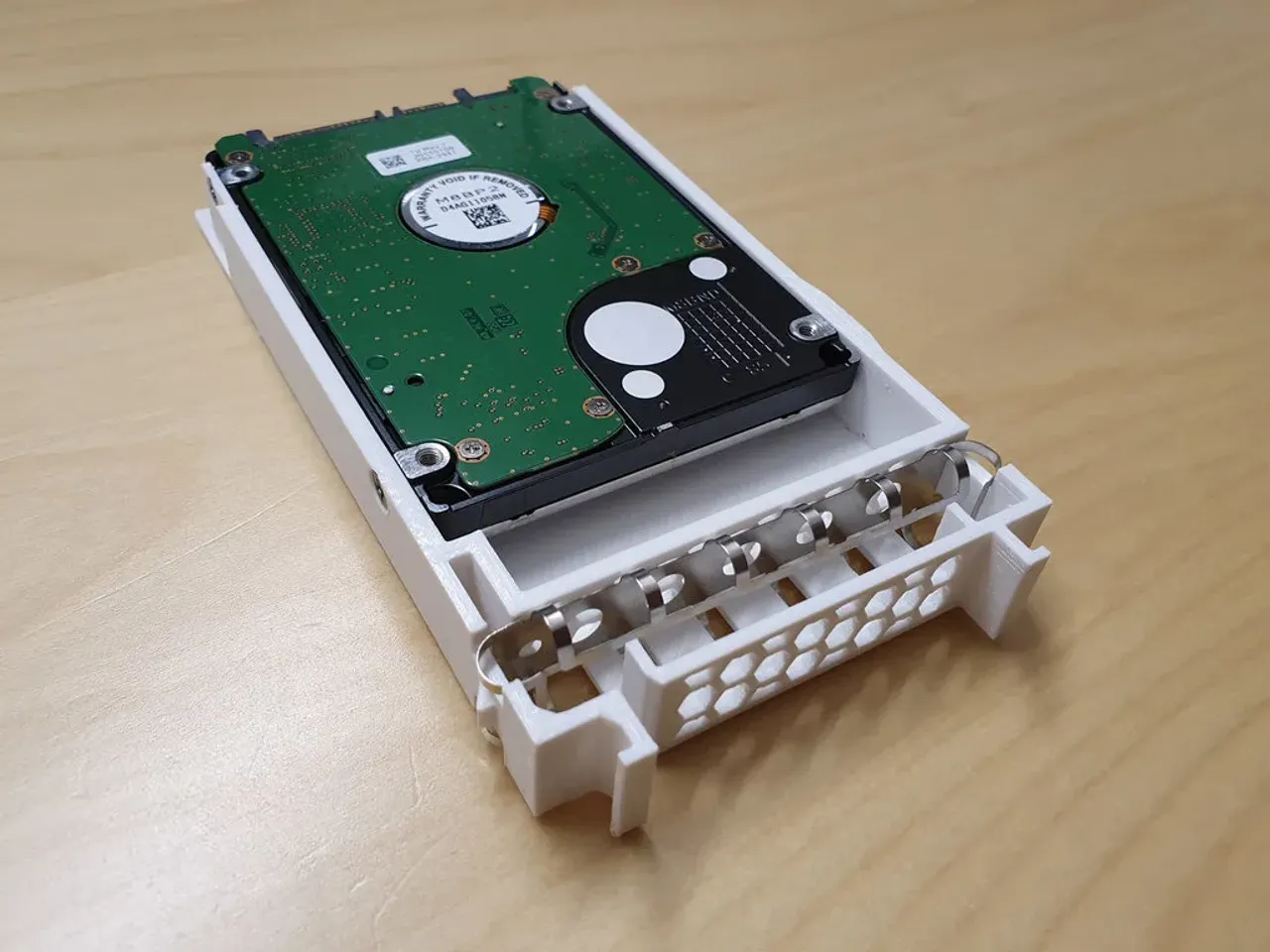 Fujitsu Primergy TX1330 M1 2.5＂ HDD Caddy by Hans Schulz