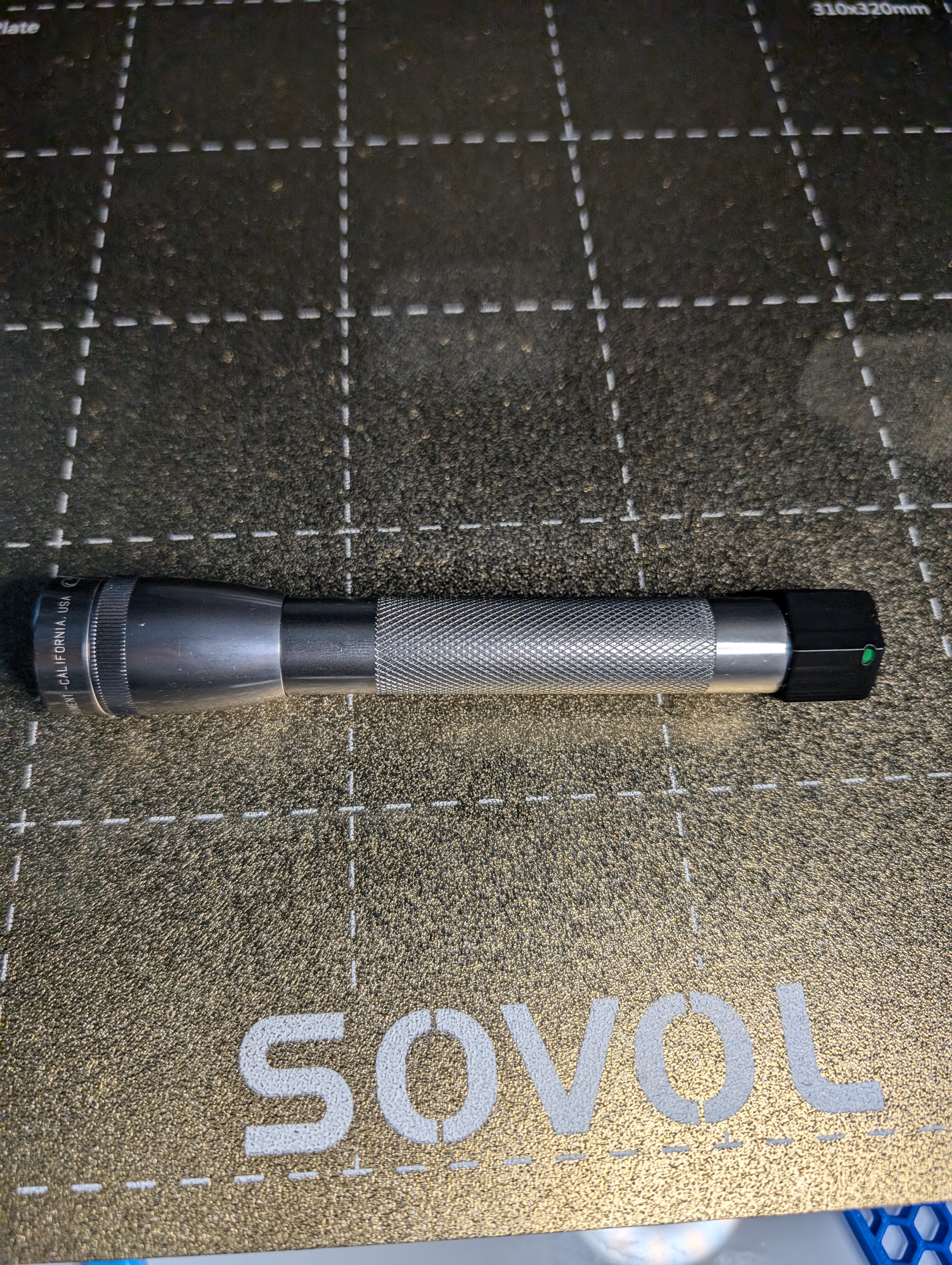 Anti-roll endcap for Maglite Mini