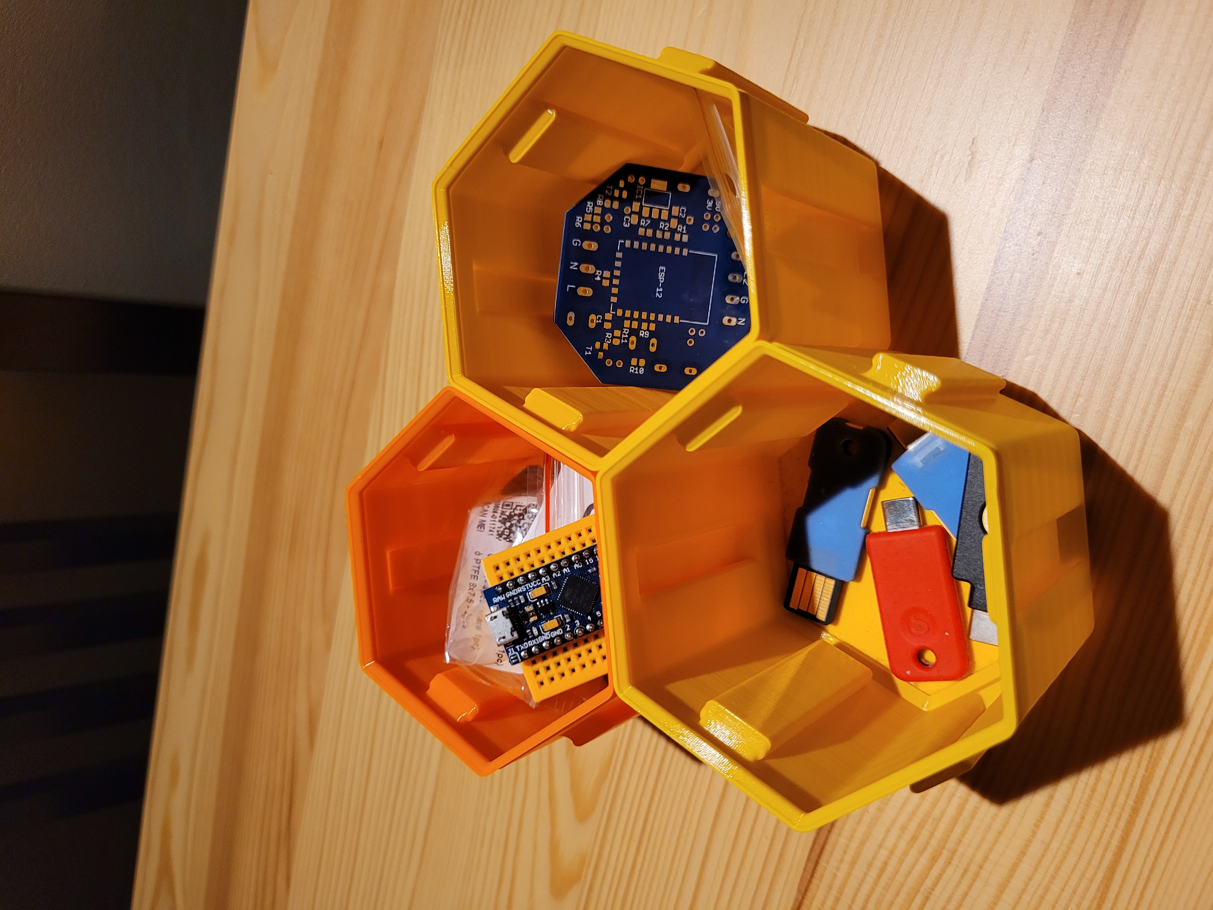 Miniatura 4 do modelo 3D Hex box (stackable, snap-joint, vase mode)
