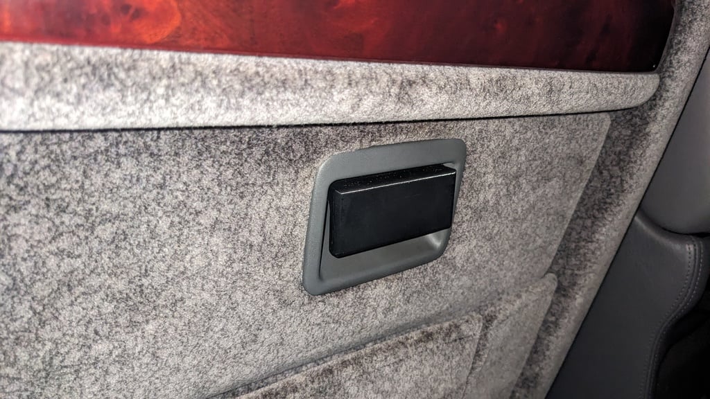 Toyota Century GZG50 - Passenger Seat Latch