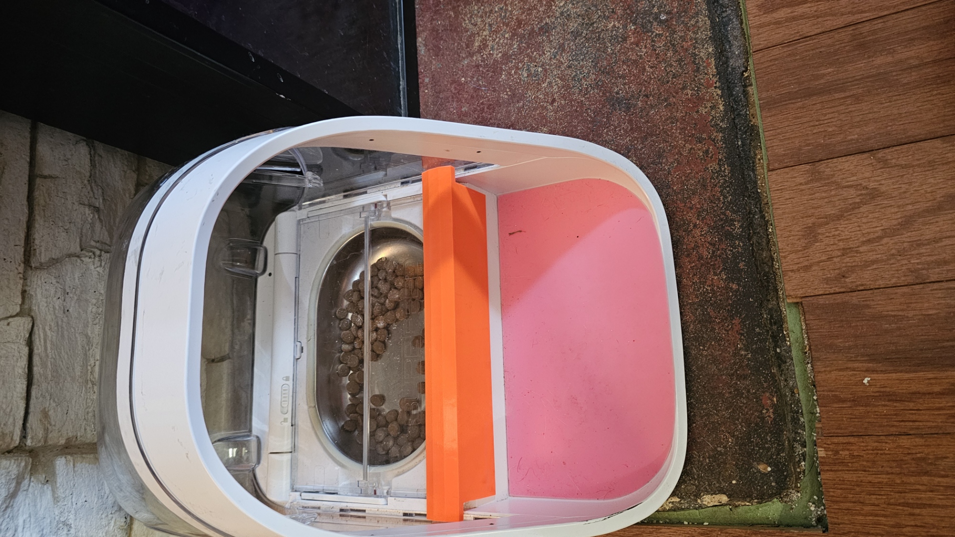 SureFeed Small Dog & Cat Feeder anti intrusion system