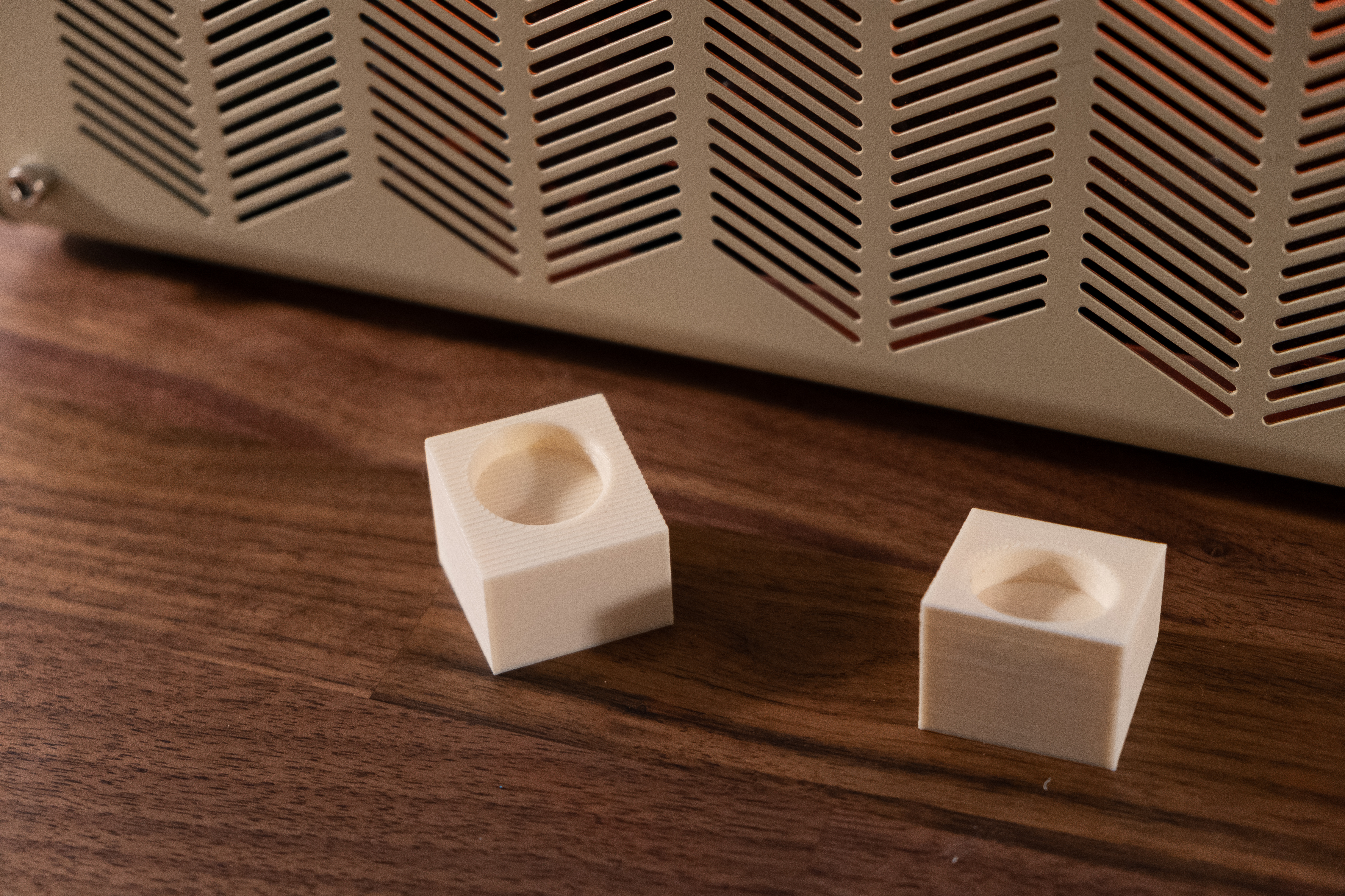 THR10 angled foot risers — miniatura 2