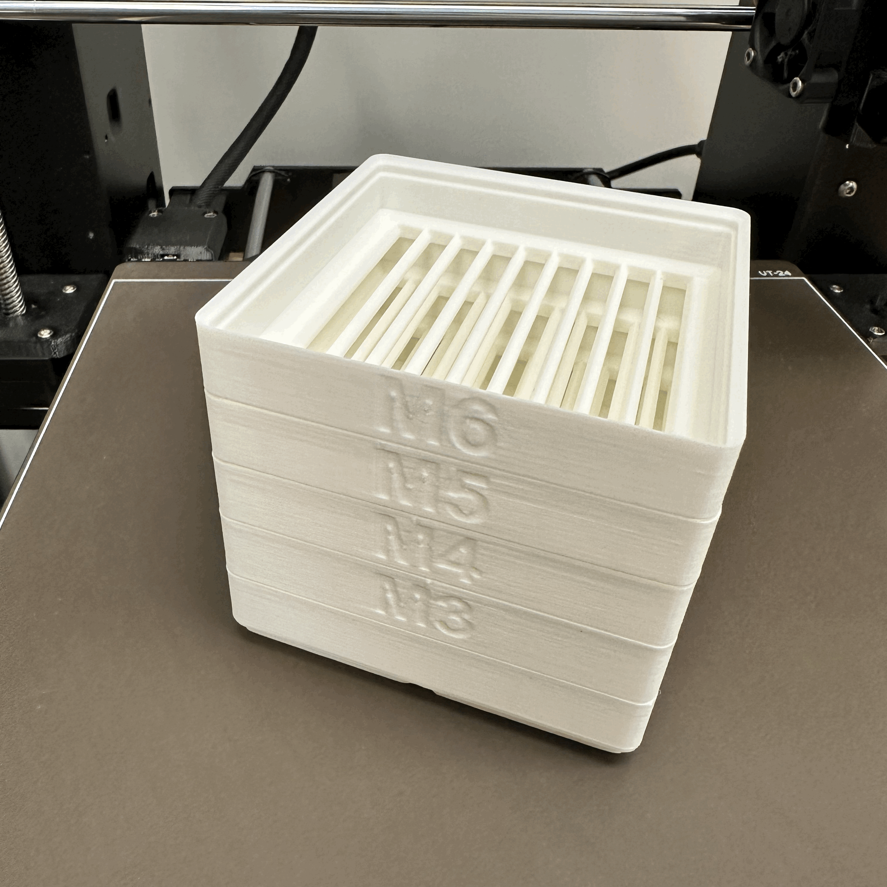 Miniatura 2 do modelo 3D Metric Nut Sorting Trays (Gridfinity)