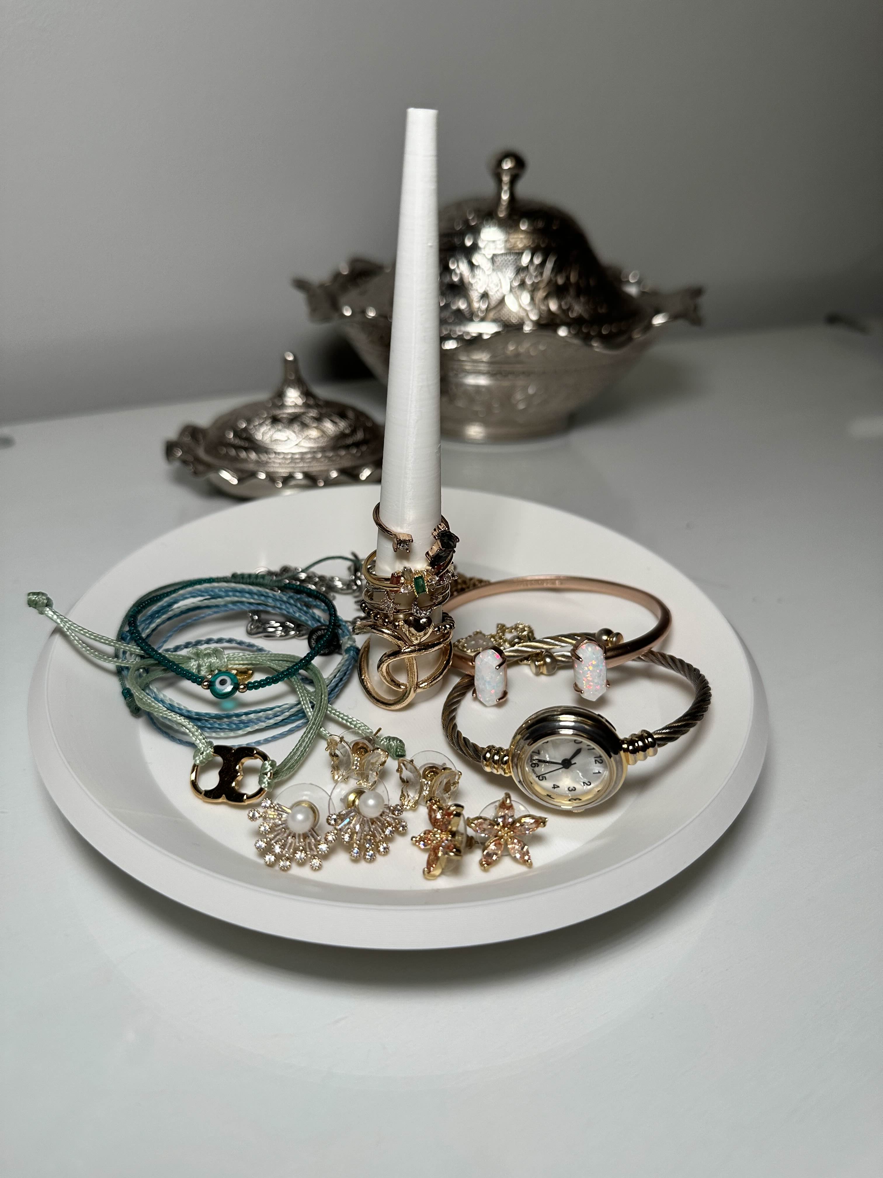 Basic Jewelry Holder