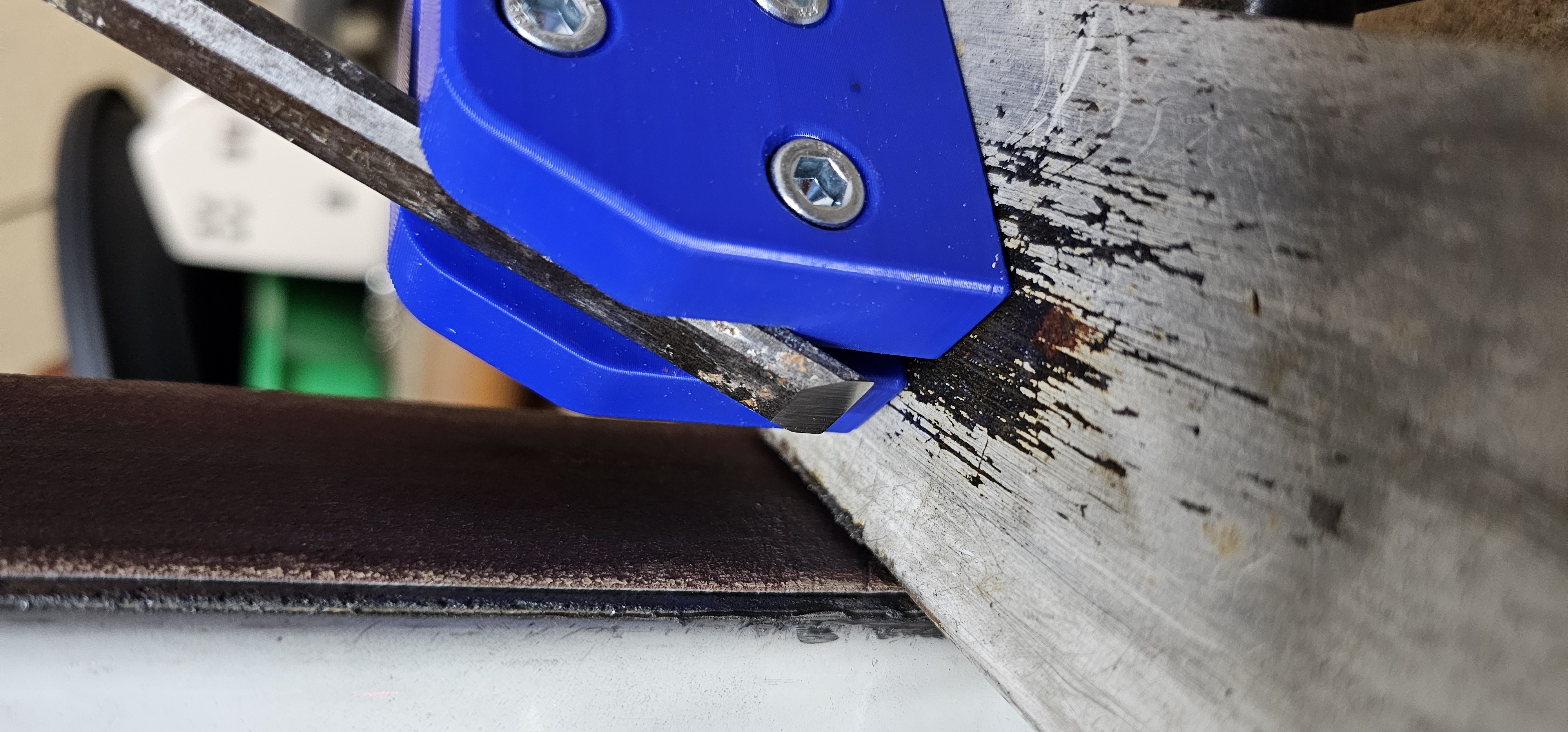 sharpening jig for chisel on belt sander