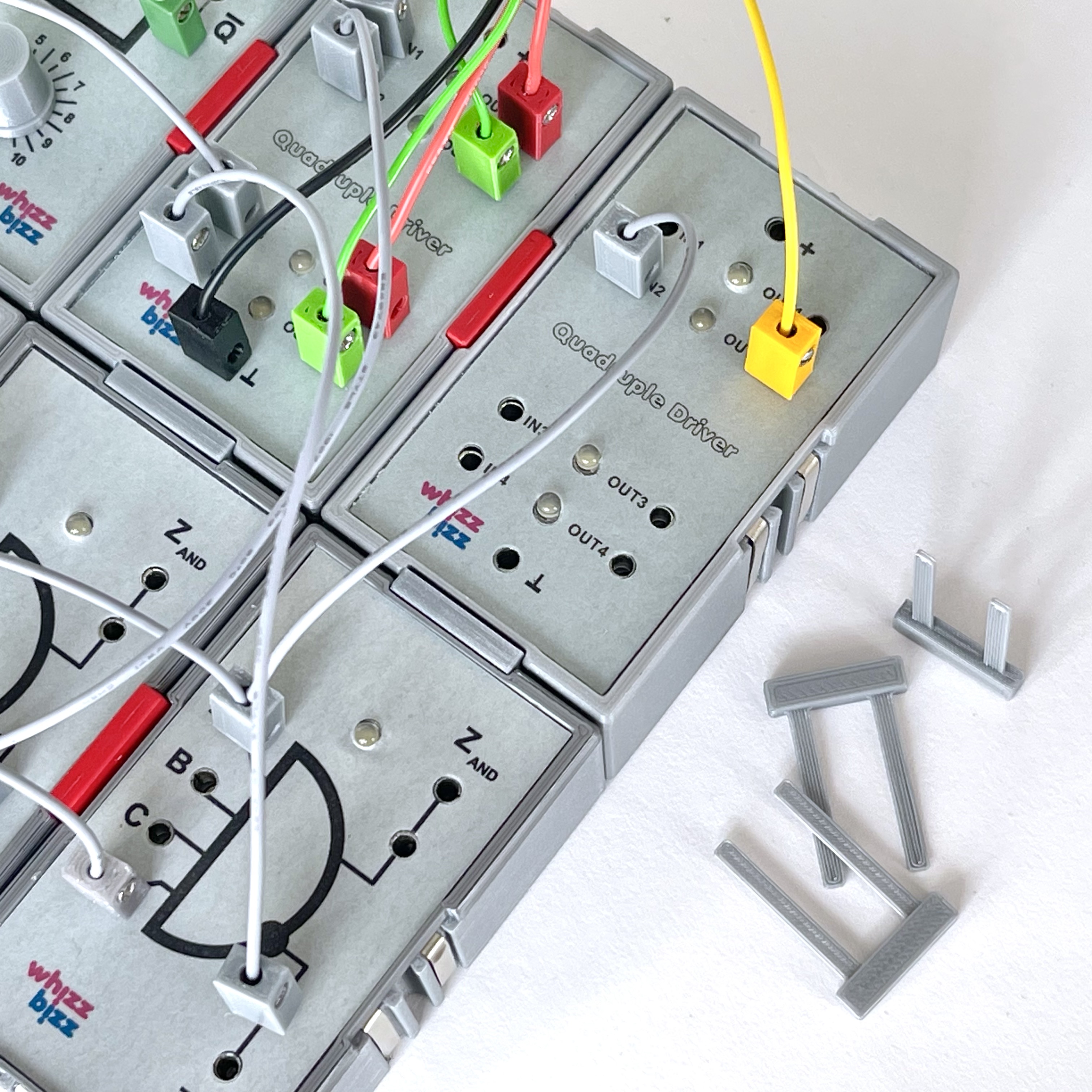 Isolating clips for fischertechnik electronic modules by Arnoud ...