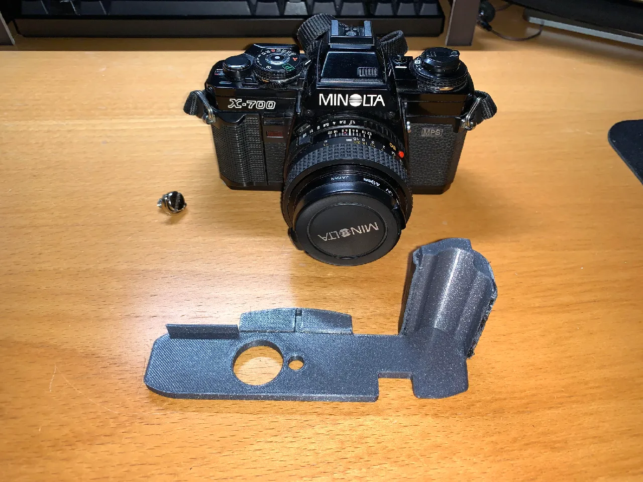 Grip for Minolta X-700 by iohn | Download free STL model