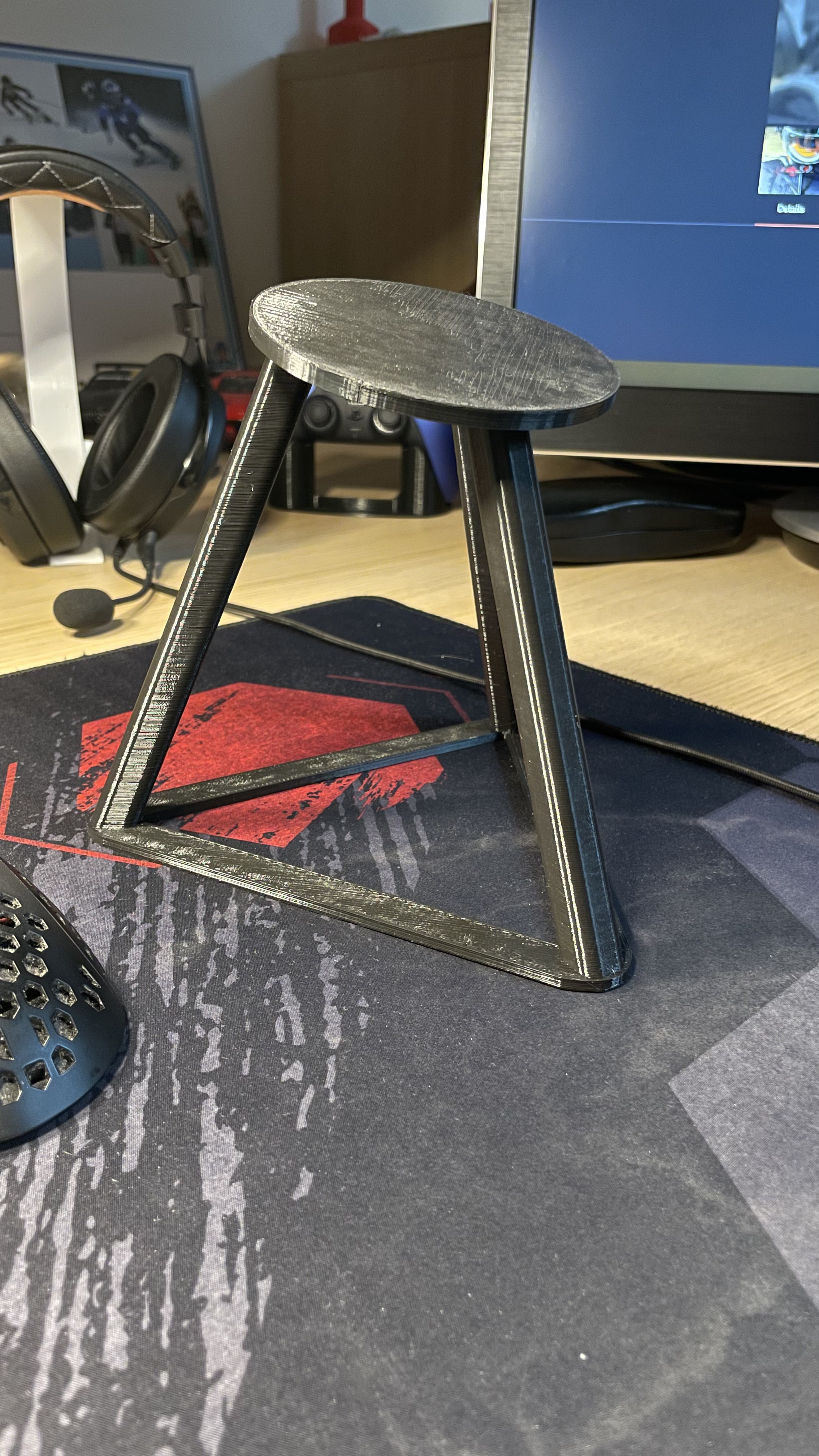 Tilted stand — thumbnail 2