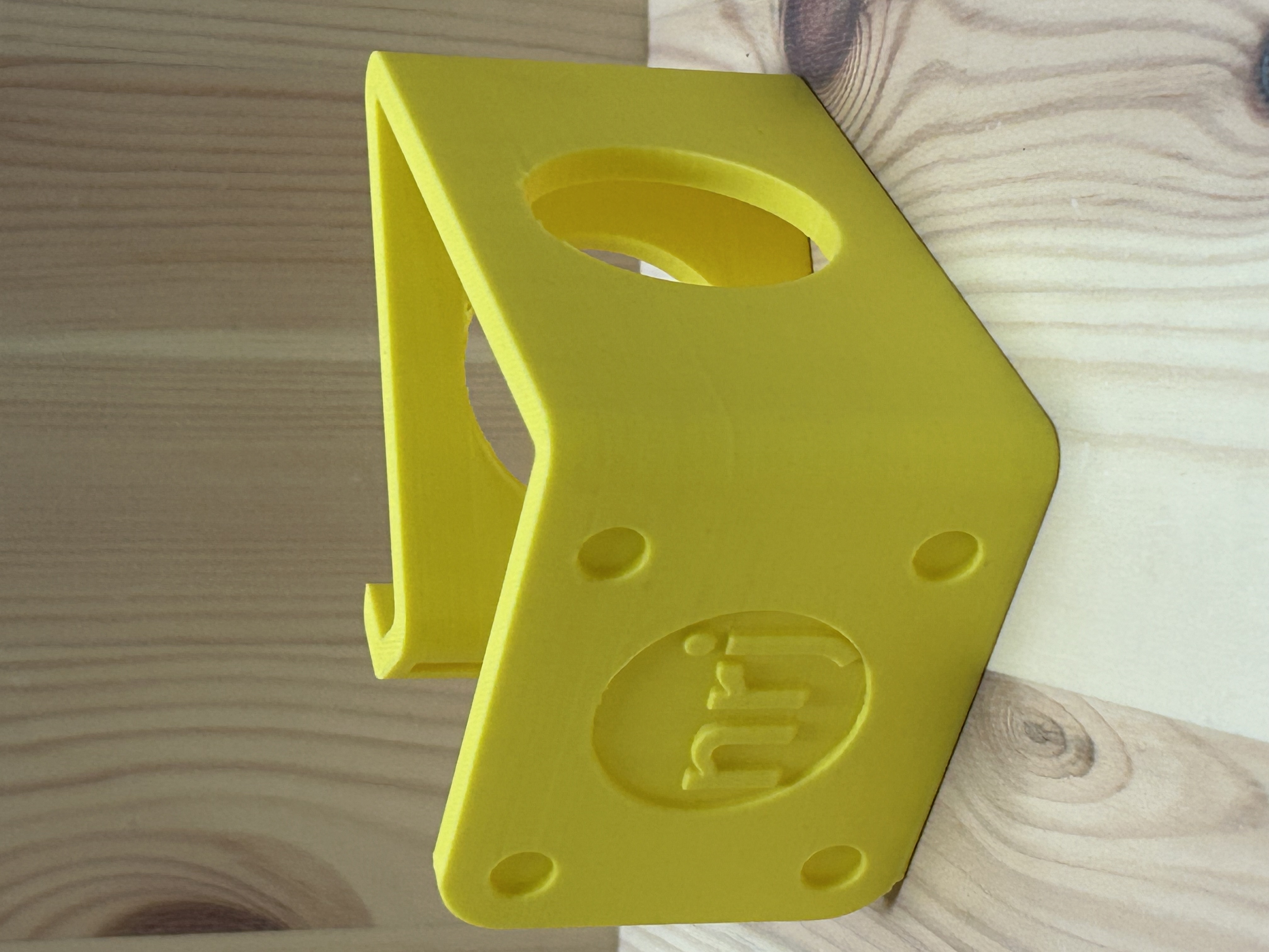 Simplistic Phone Stand — thumbnail 8