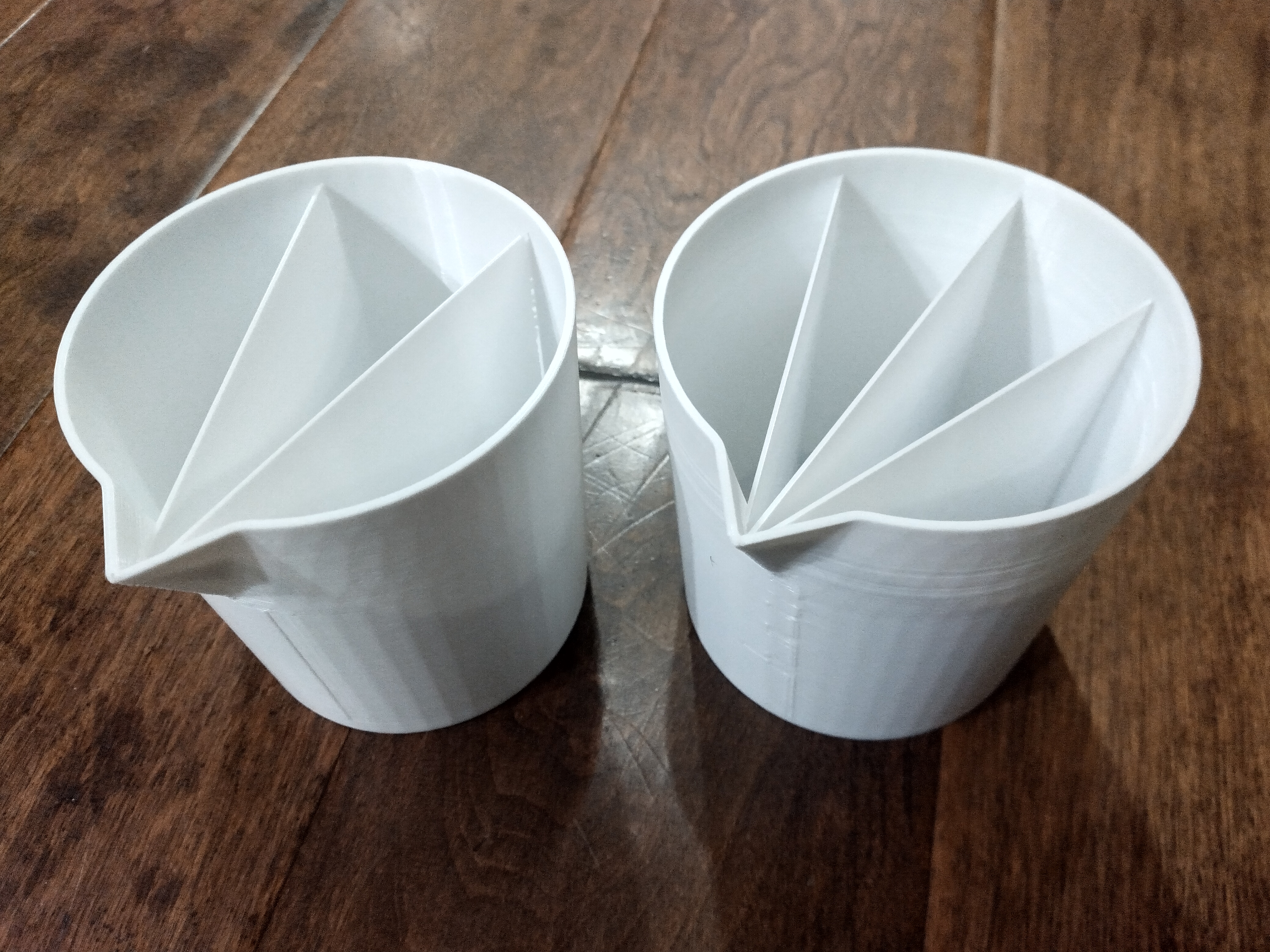 Split Paint Cups - Watertight — thumbnail 2