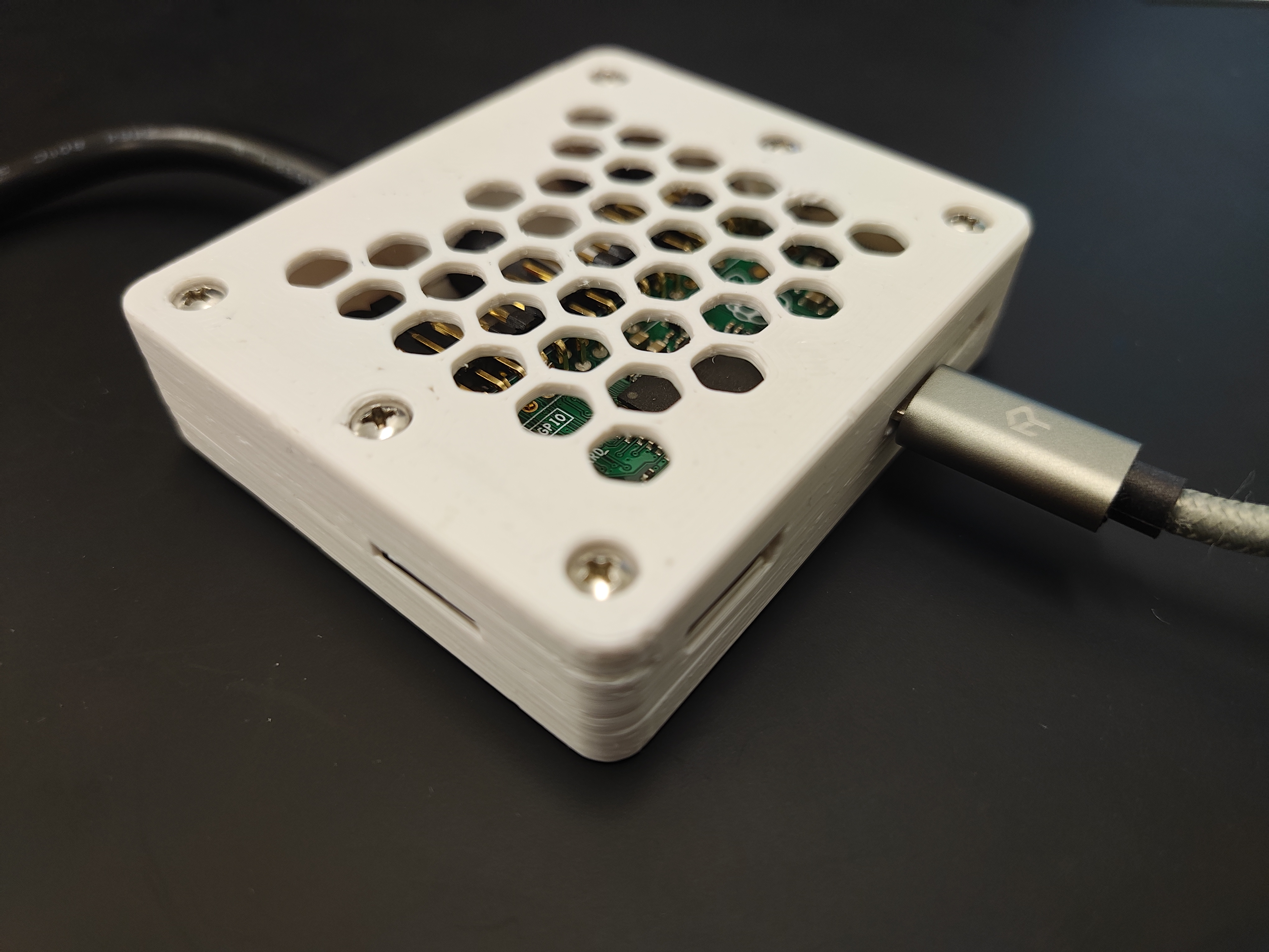Raspberry Pi Zero Case with Simple Strain Relief
