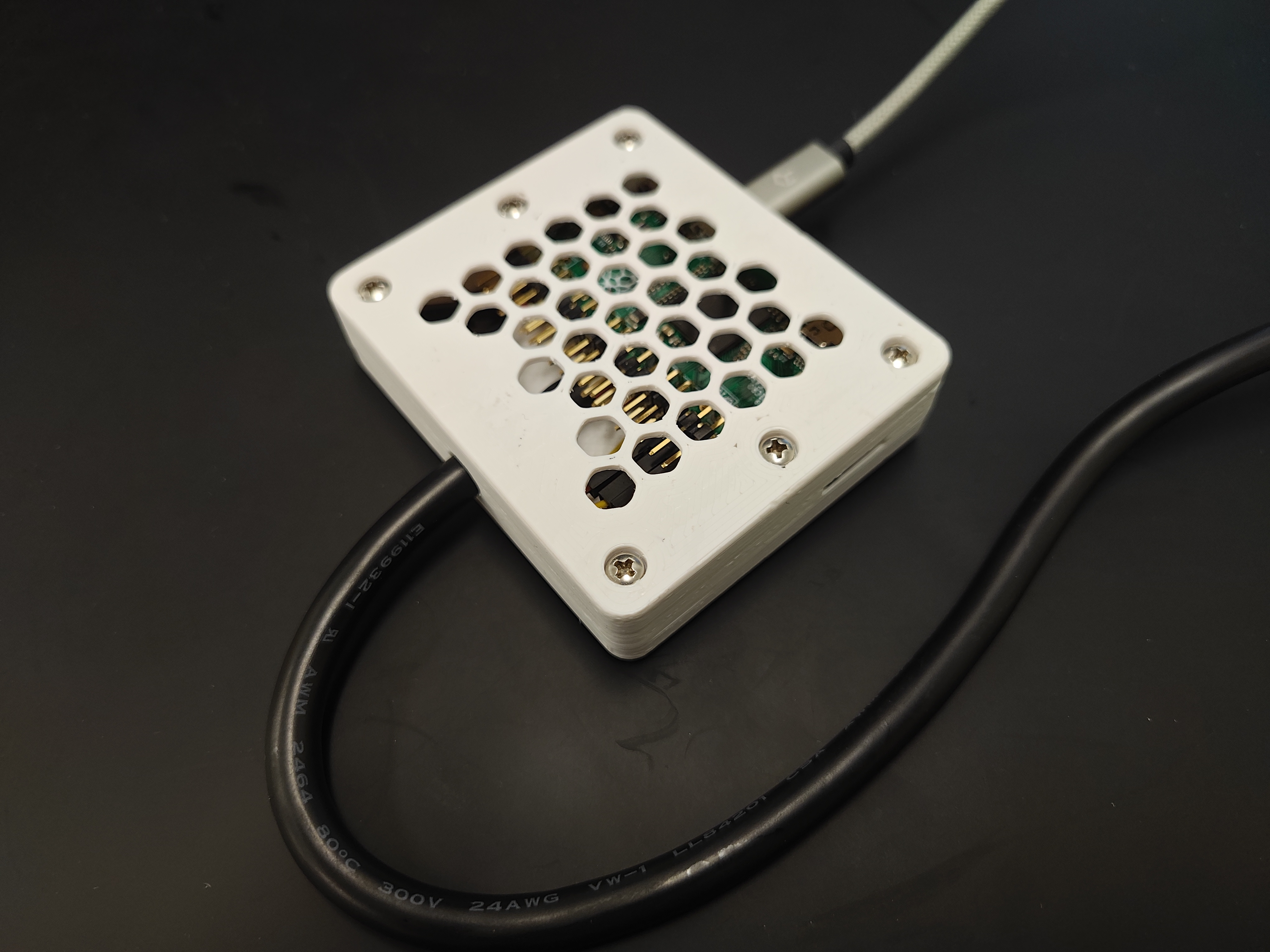 Miniatura 2 do modelo 3D Raspberry Pi Zero Case with Simple Strain Relief
