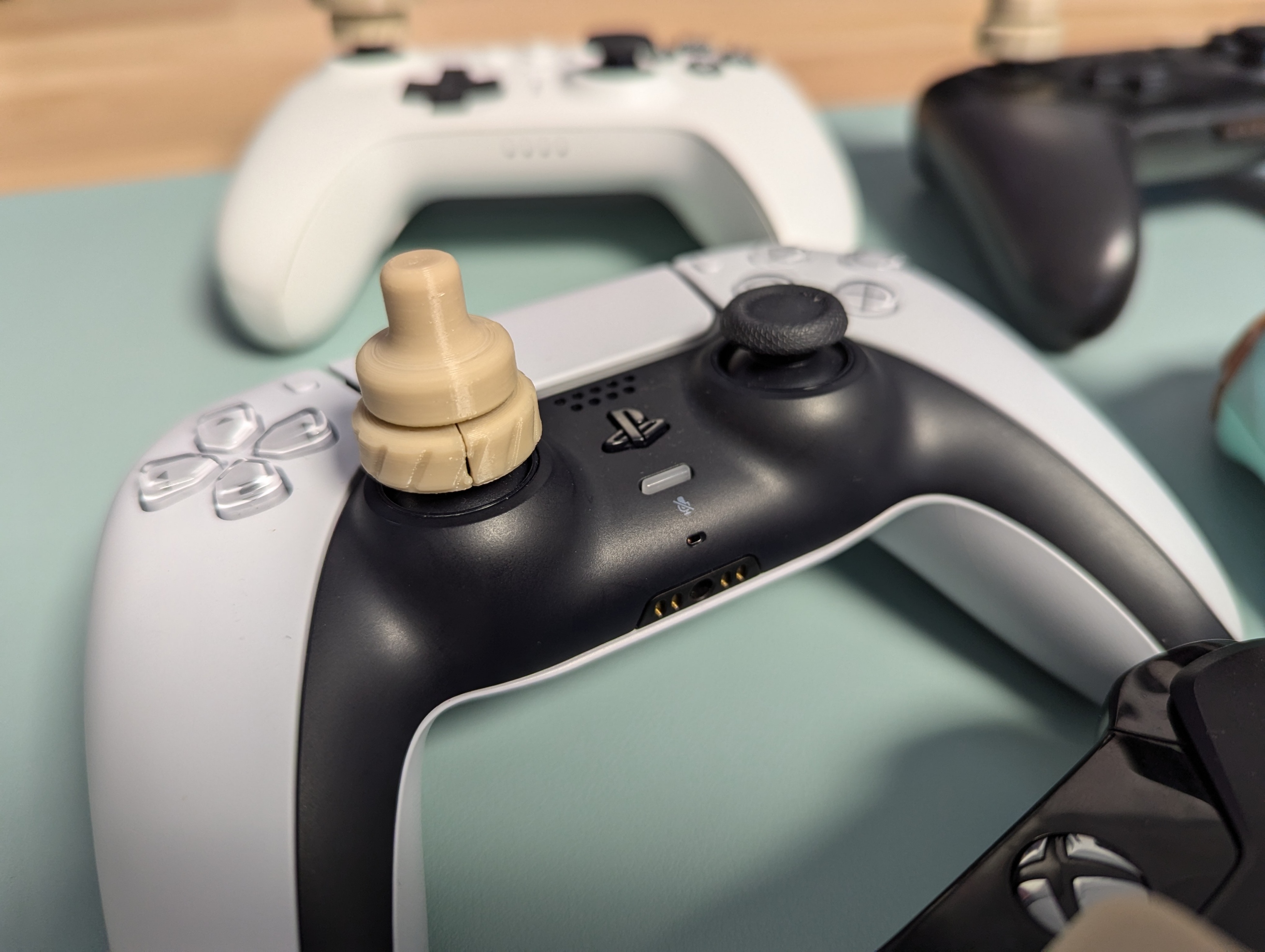 Thumbstick topper system for multiple controllers — thumbnail 3