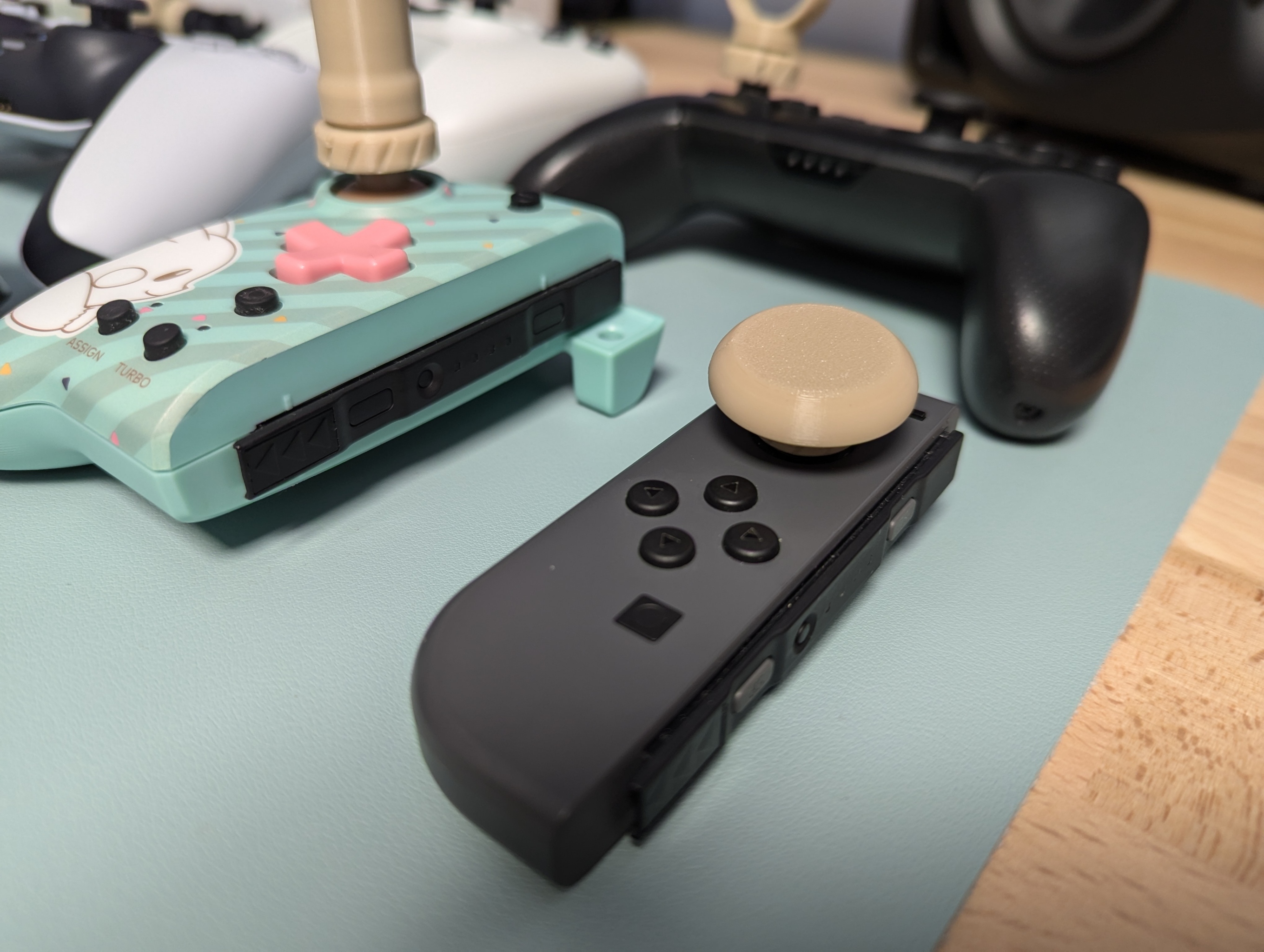 Thumbstick topper system for multiple controllers — thumbnail 7