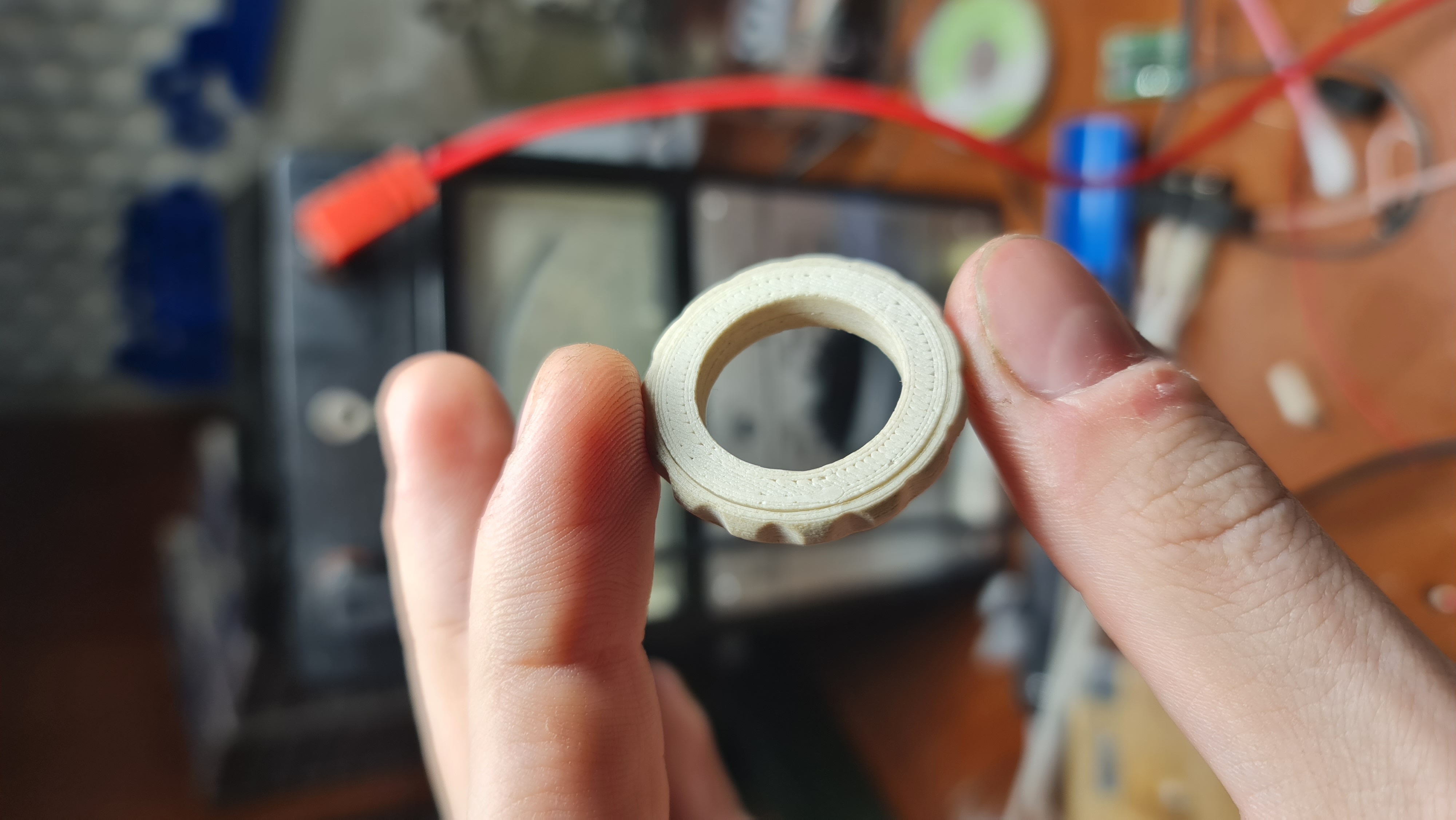 Fast ceramic fidget ring