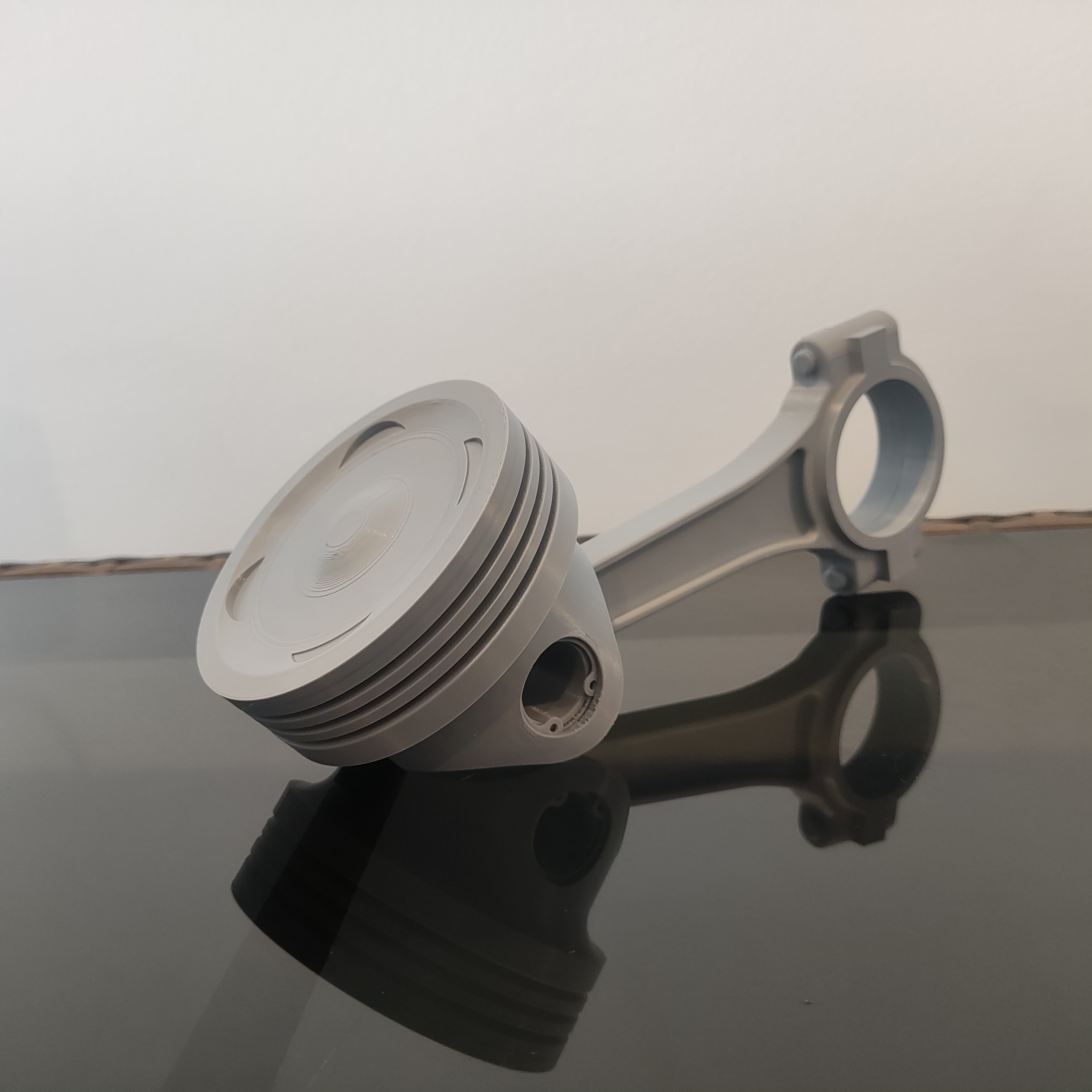 Piston/Connecting Rod Assembly - Moveable