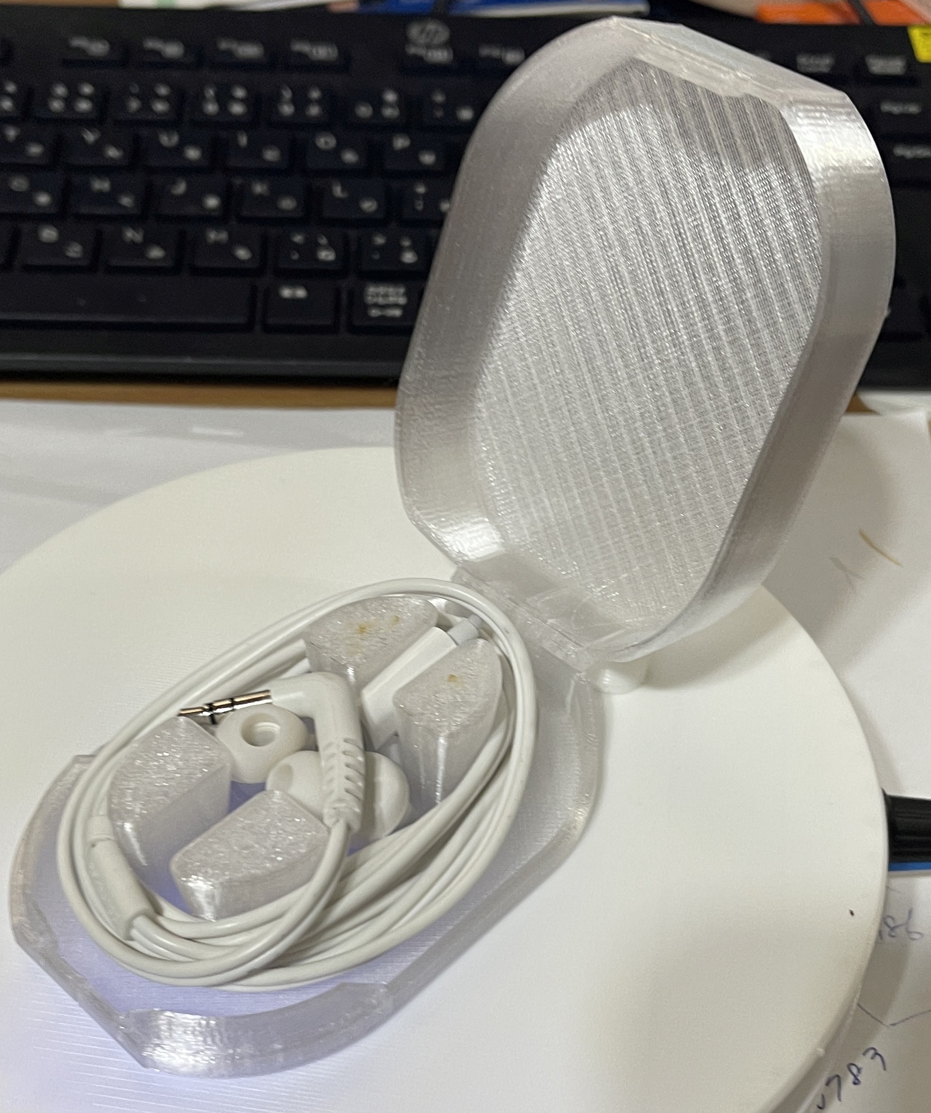 Wired headphone organizer