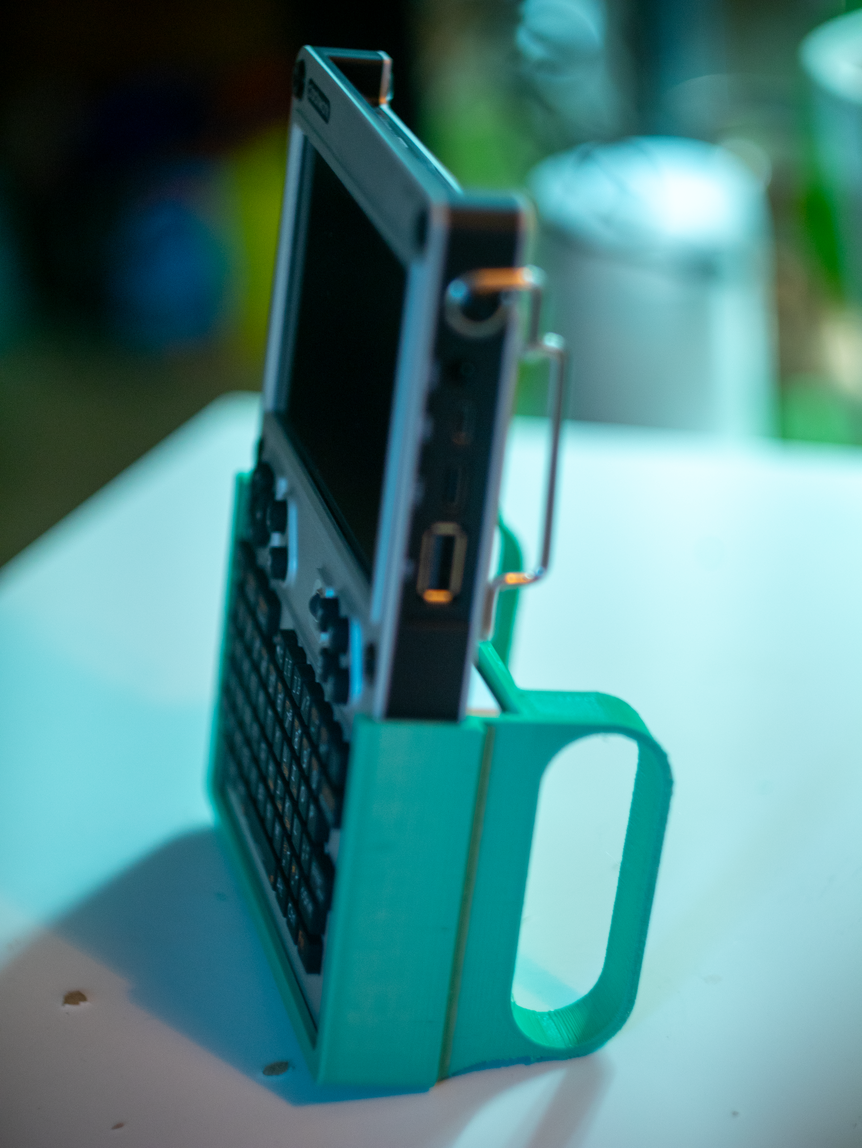 Miniatura 4 do modelo 3D uConsole Grip Case