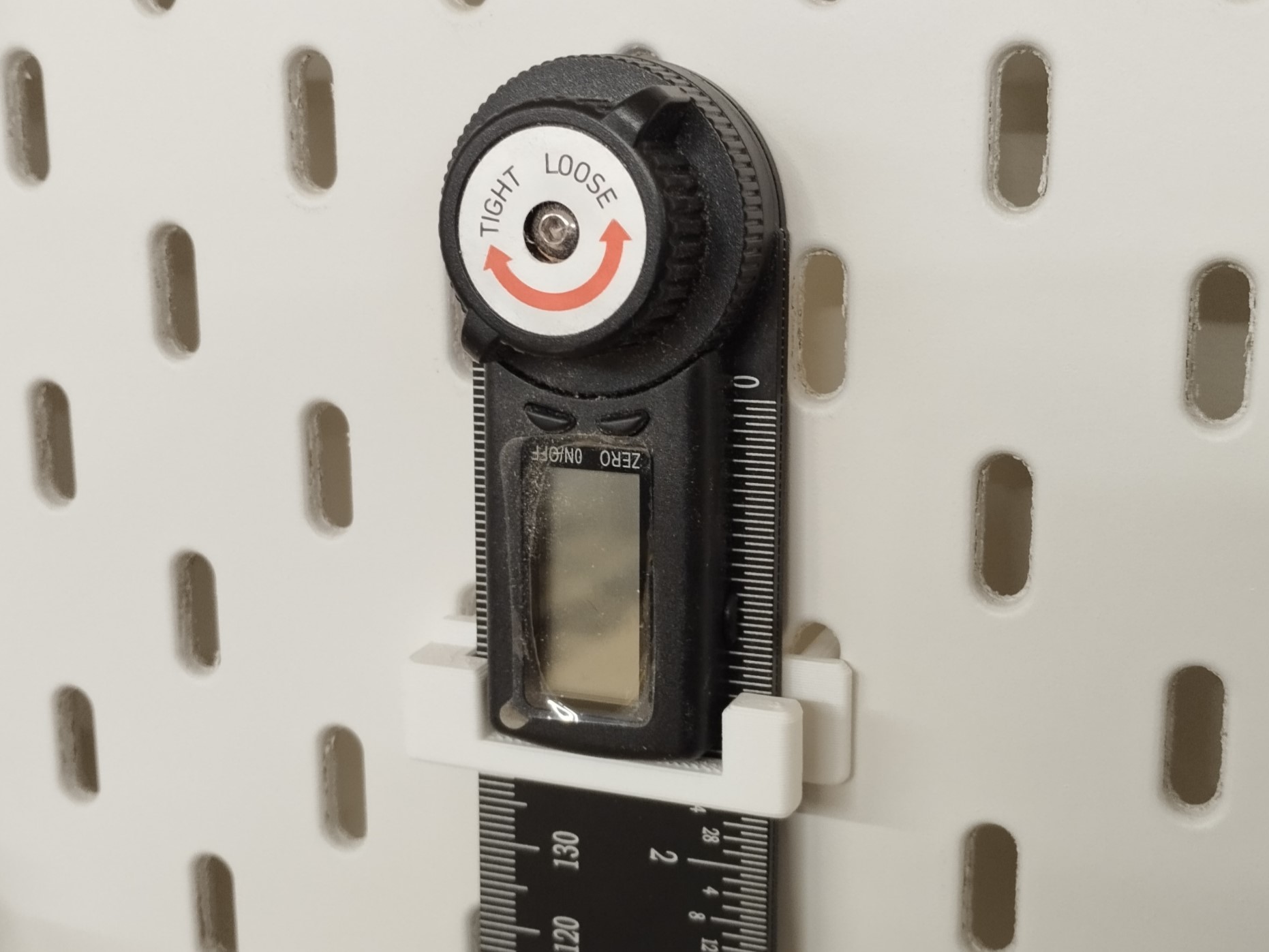 Skadis digital angle finder (protractor) holder