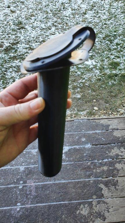 rod holder with seal