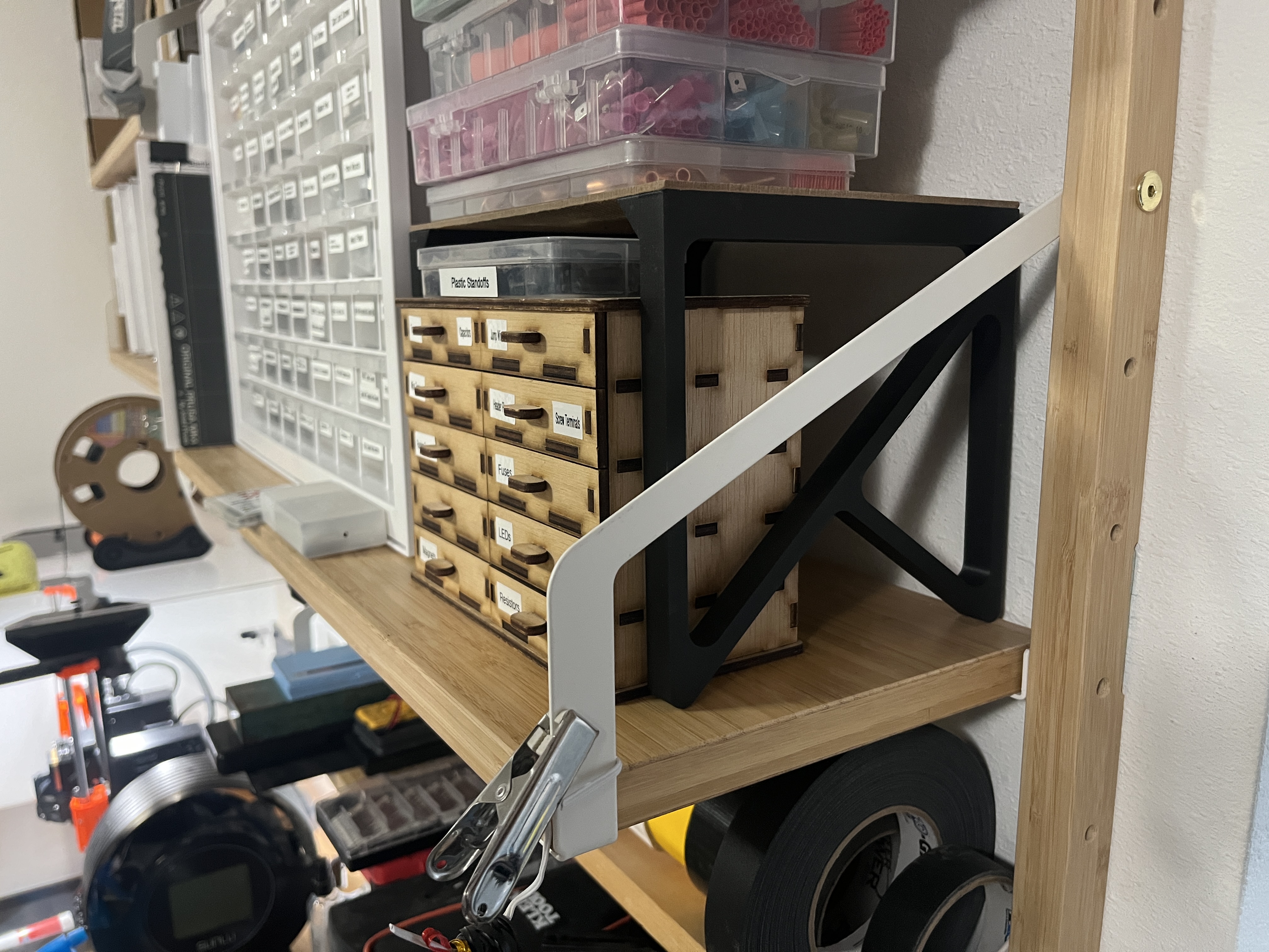 Free Standing Shelf Bracket Stand 18cm x 18cm