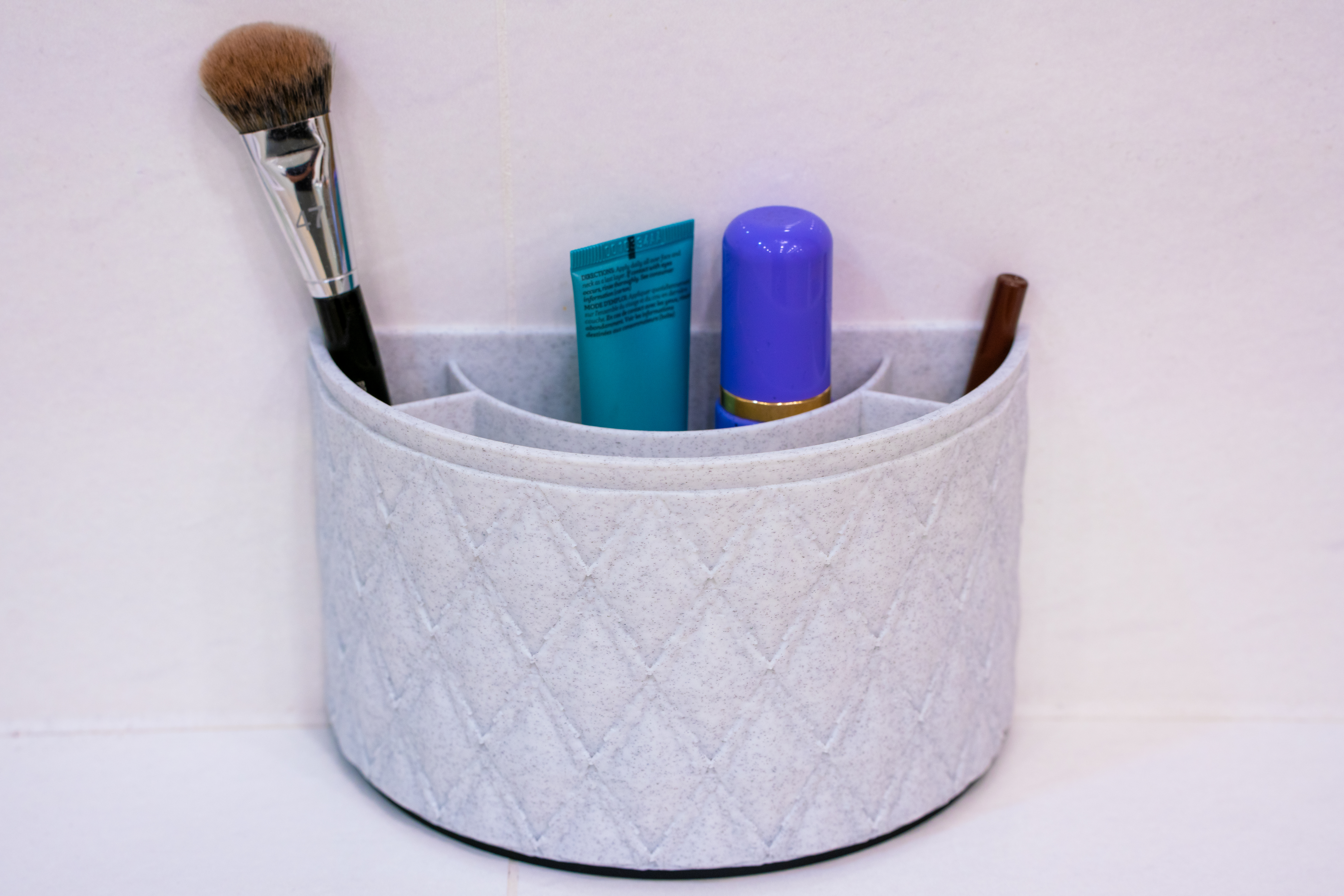 Diamond stitched curvy makeup tray