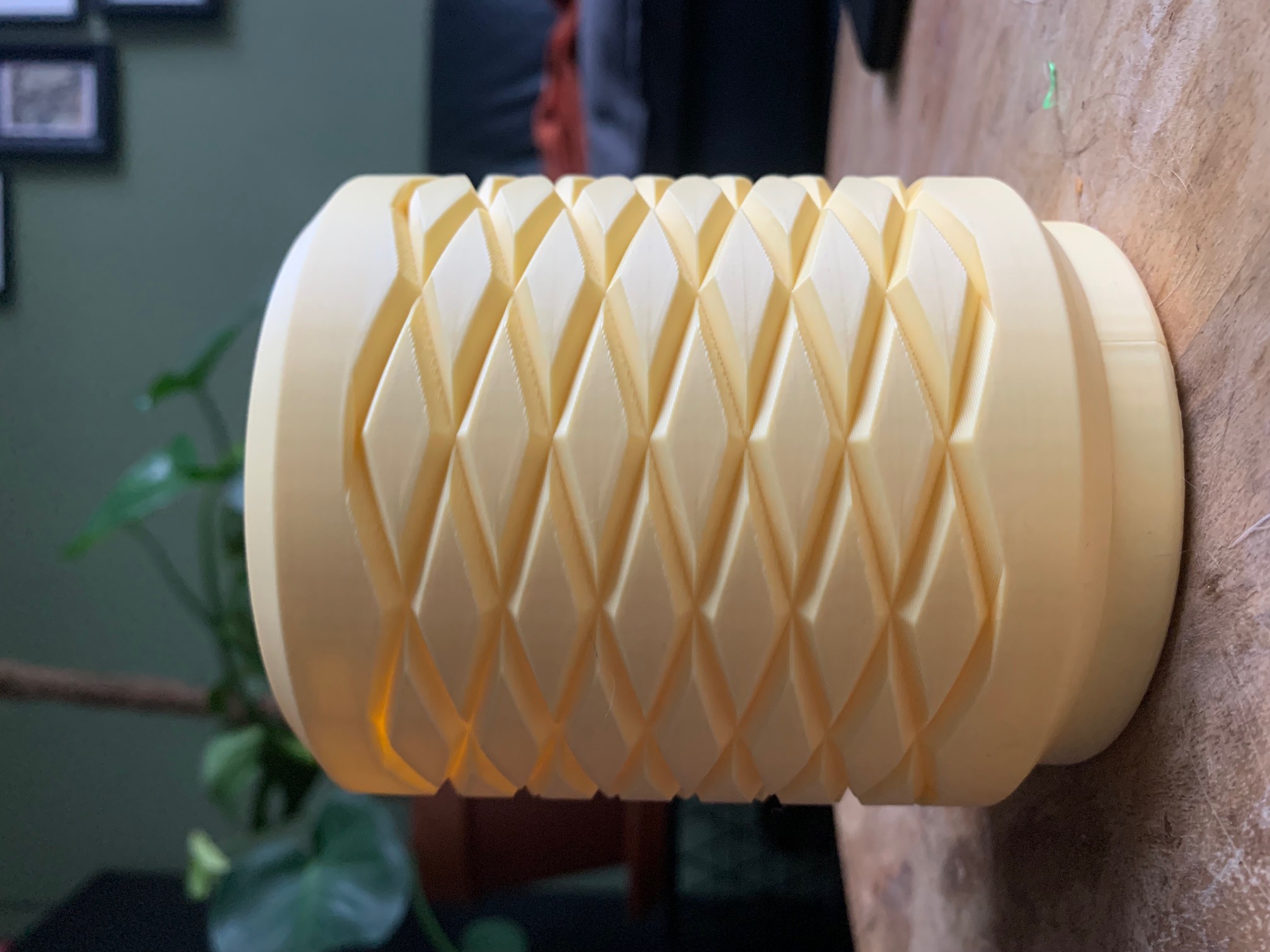 Knurled pattern planter