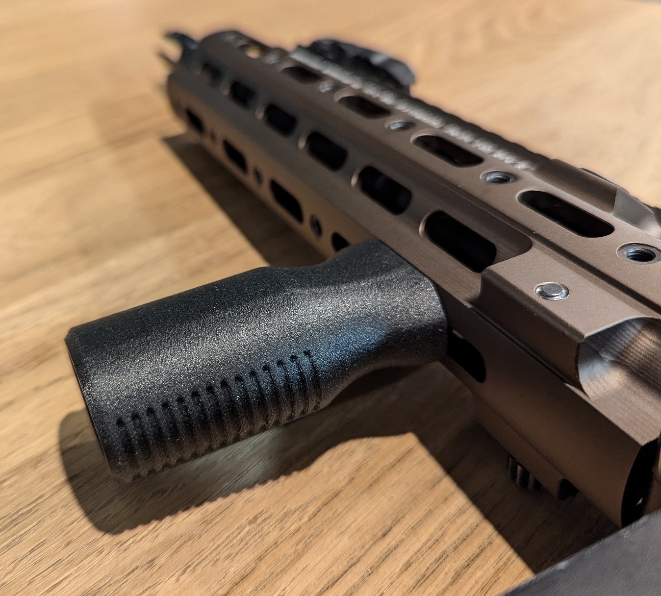 Geissele SMR vertical grip - perfect fit by Holgin | Download free STL ...