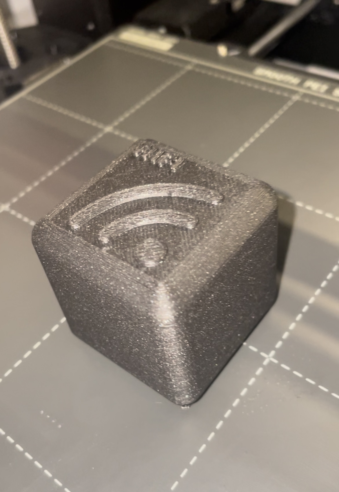 Miniatura 2 do modelo 3D Rounded Cube with WiFi icon