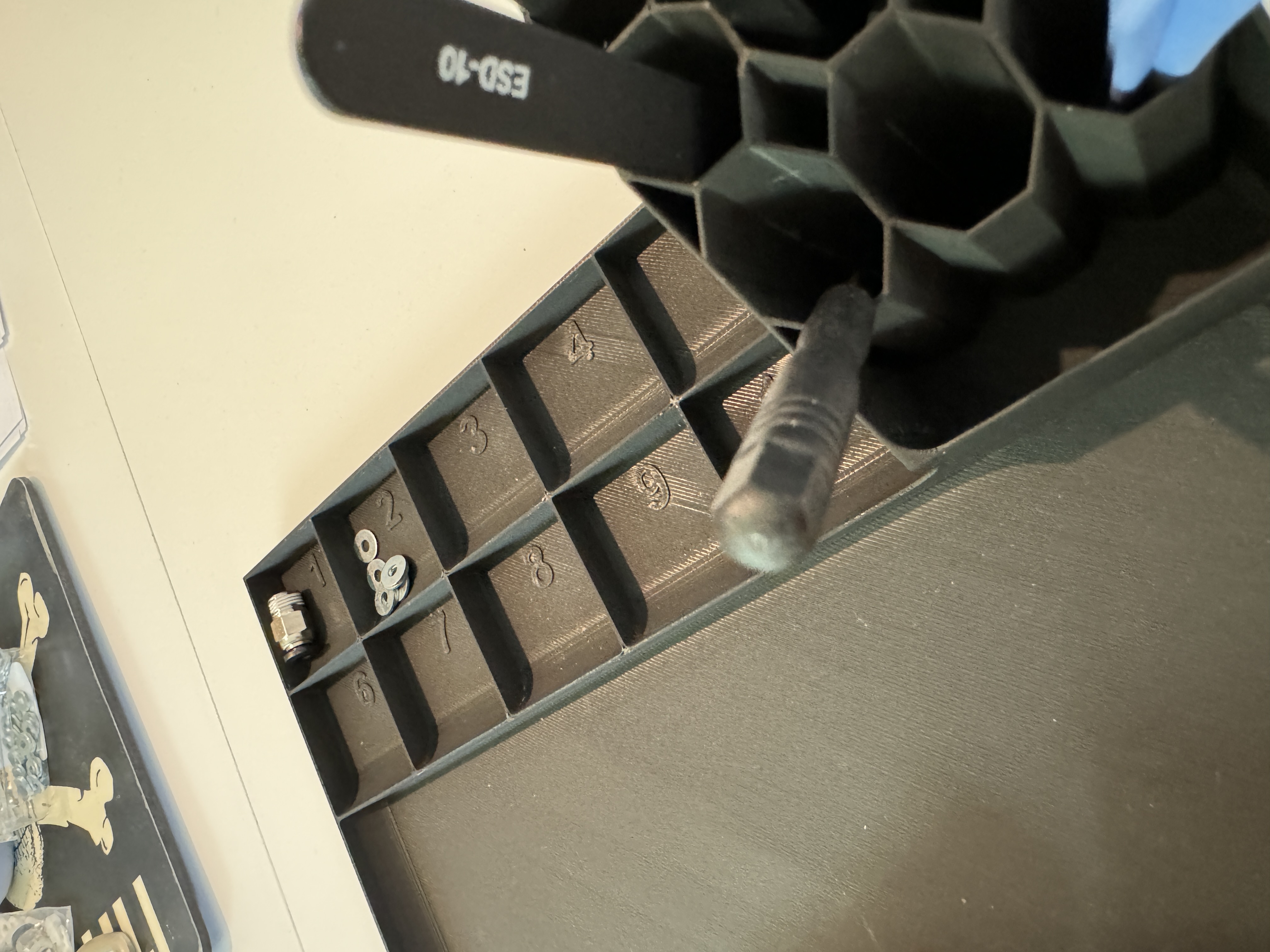 working station with sorting tray and tool holder — thumbnail 2
