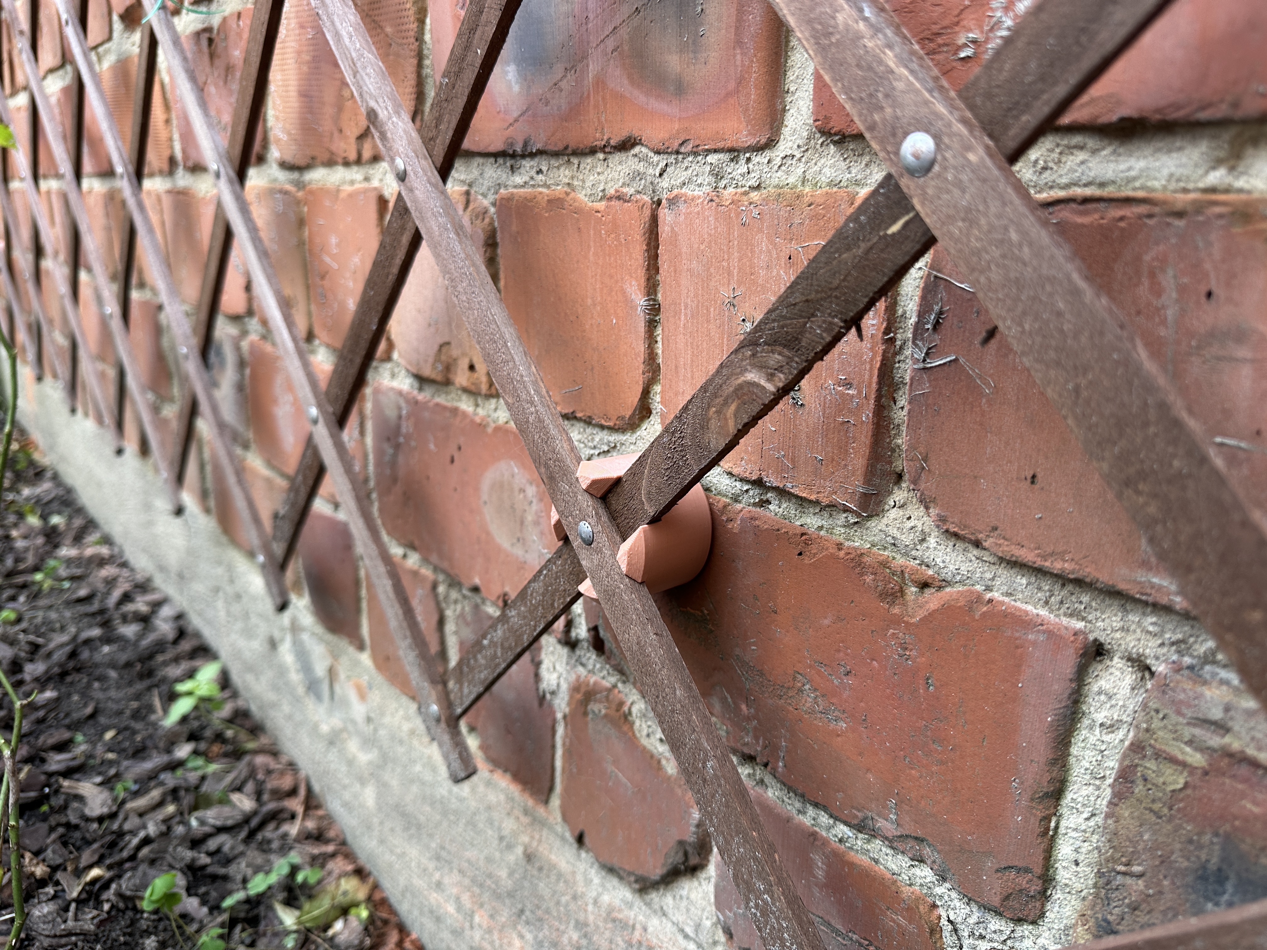 Foldable wooden trellis wall mount