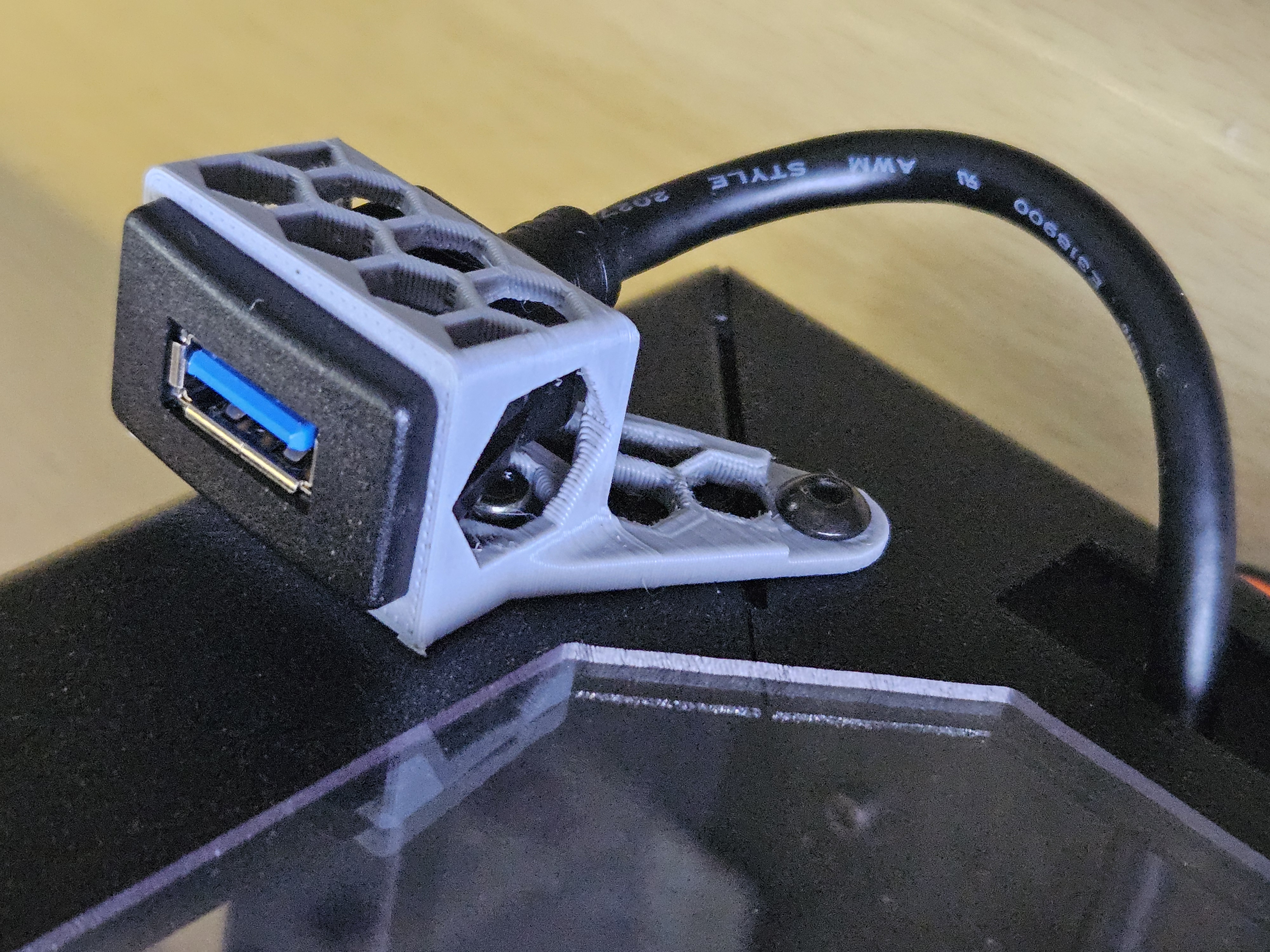 Miniatura 3 do modelo 3D External USB Socket for Mini Enclosure