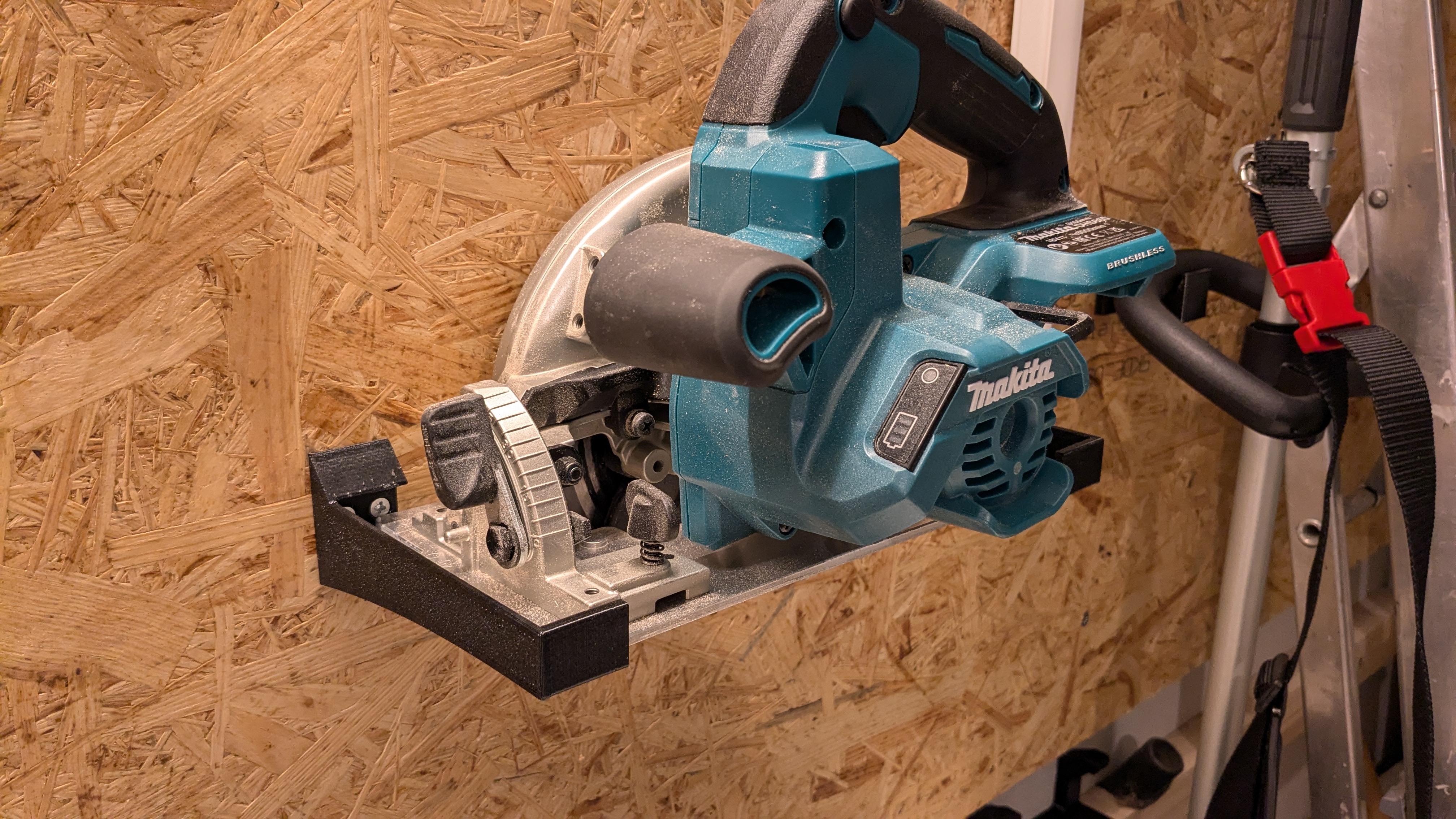 Wall mount for Makita Circular Saw