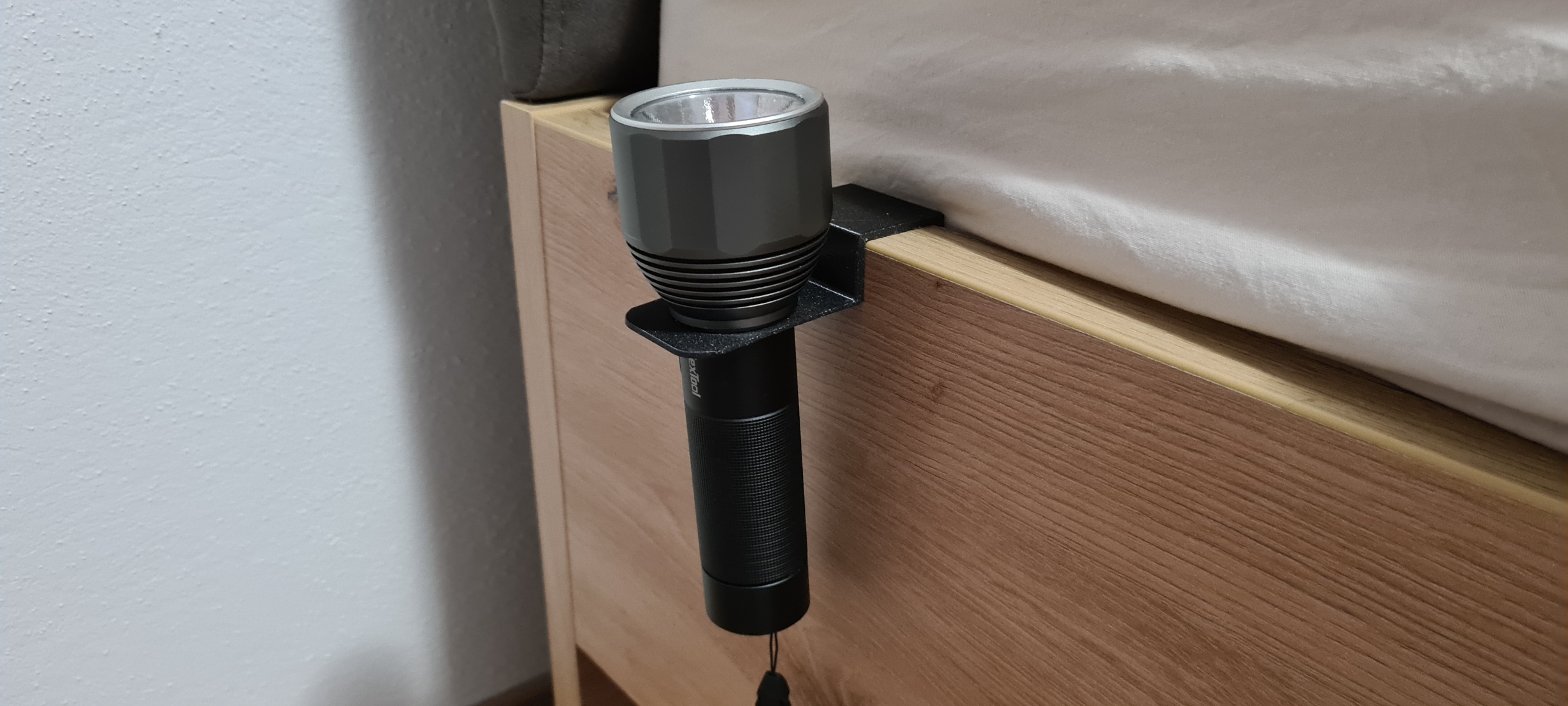 Parametric Flashlight Holder — thumbnail 2