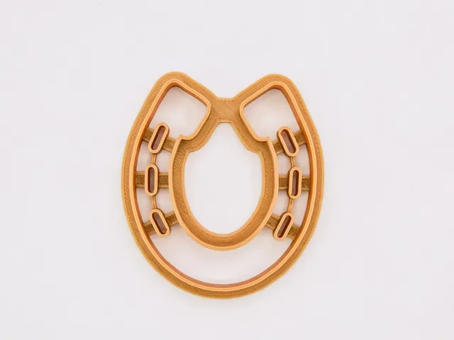Horseshoe cookie cutter