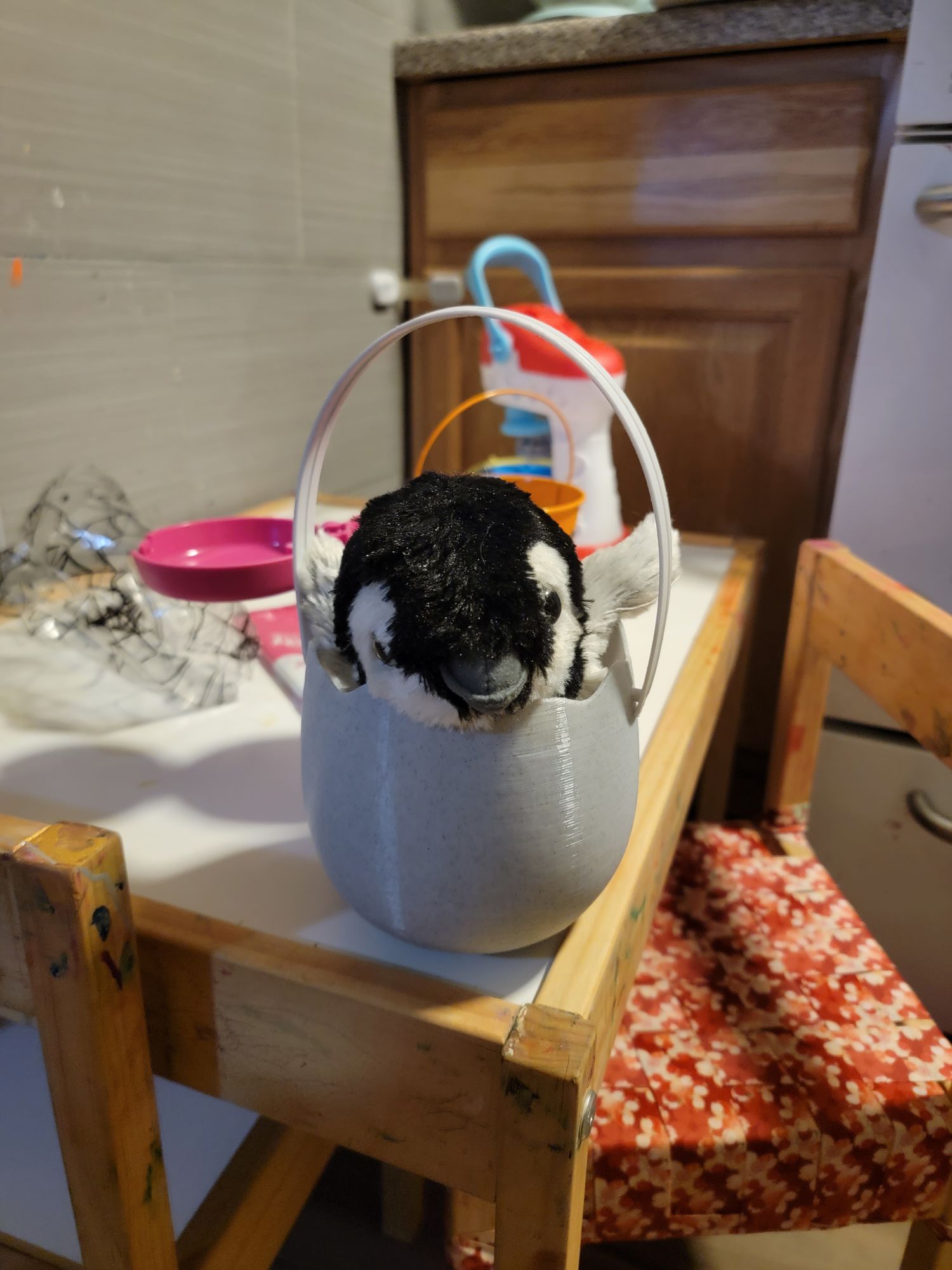 Egg bucket w/hole straps