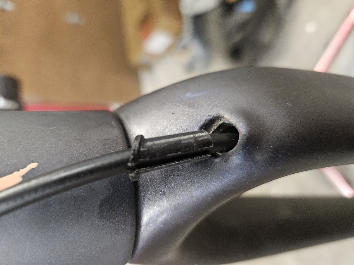 Specialized Crux Hose Guide