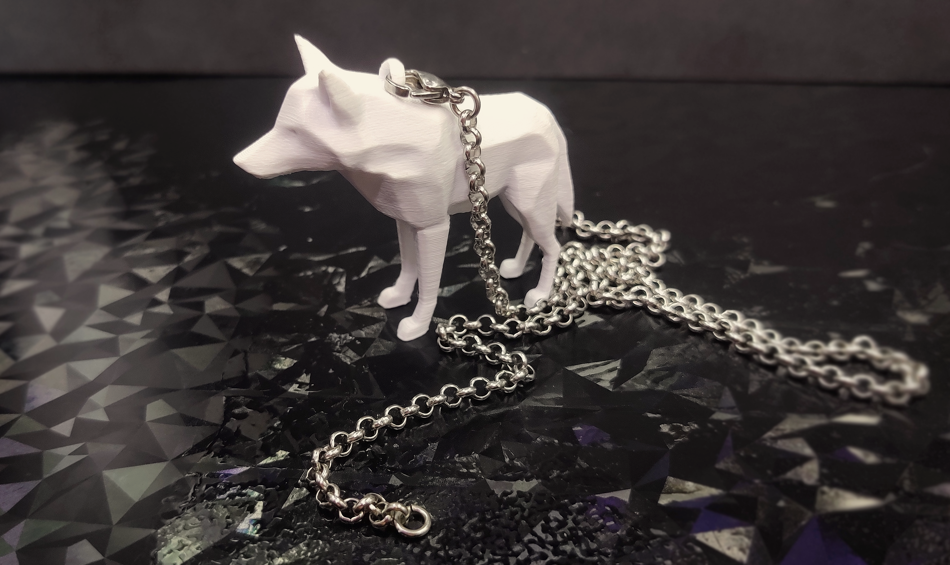 Elegant Low-poly Wolf Pendant (keychain)