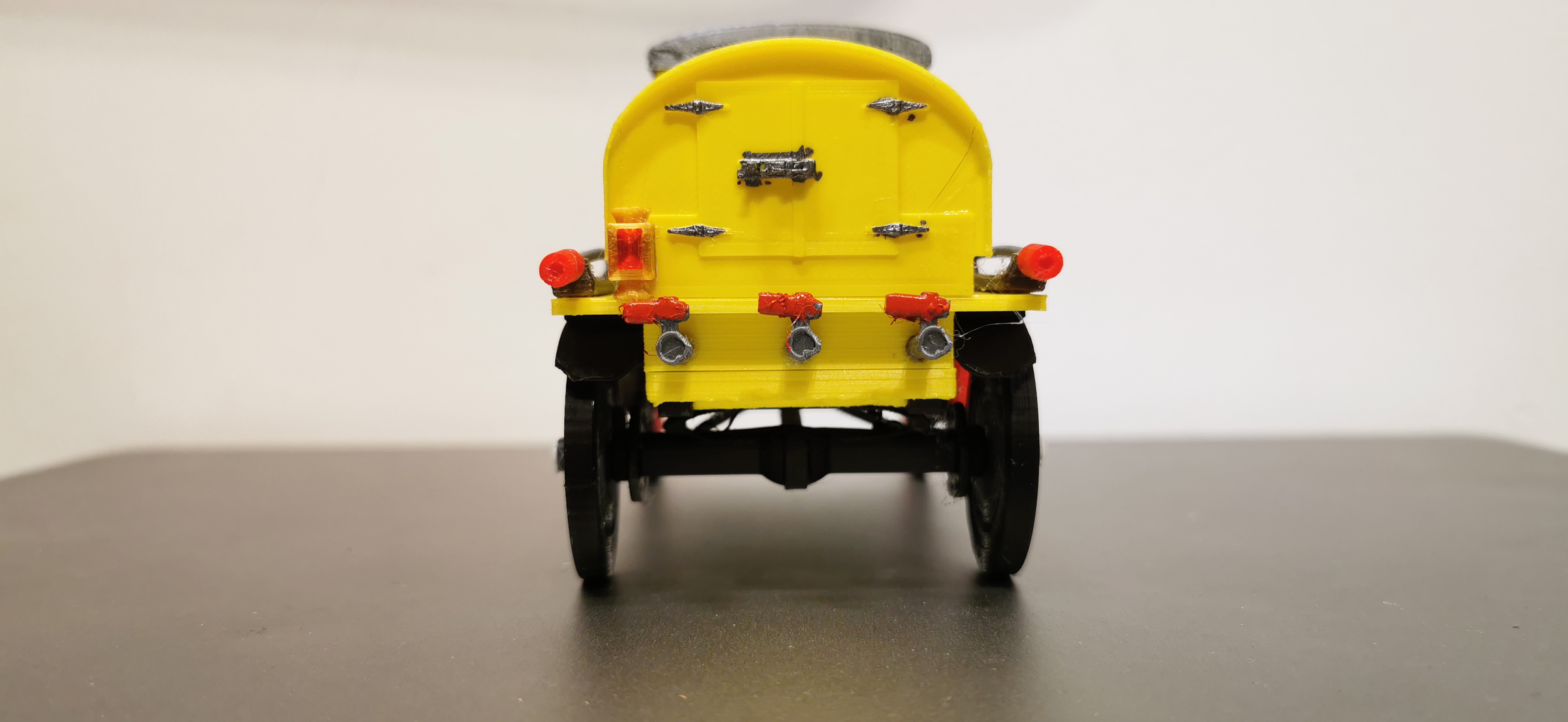 Ford-Model T Oiltruck 1927 Designer Ed van der Heijden — thumbnail 8